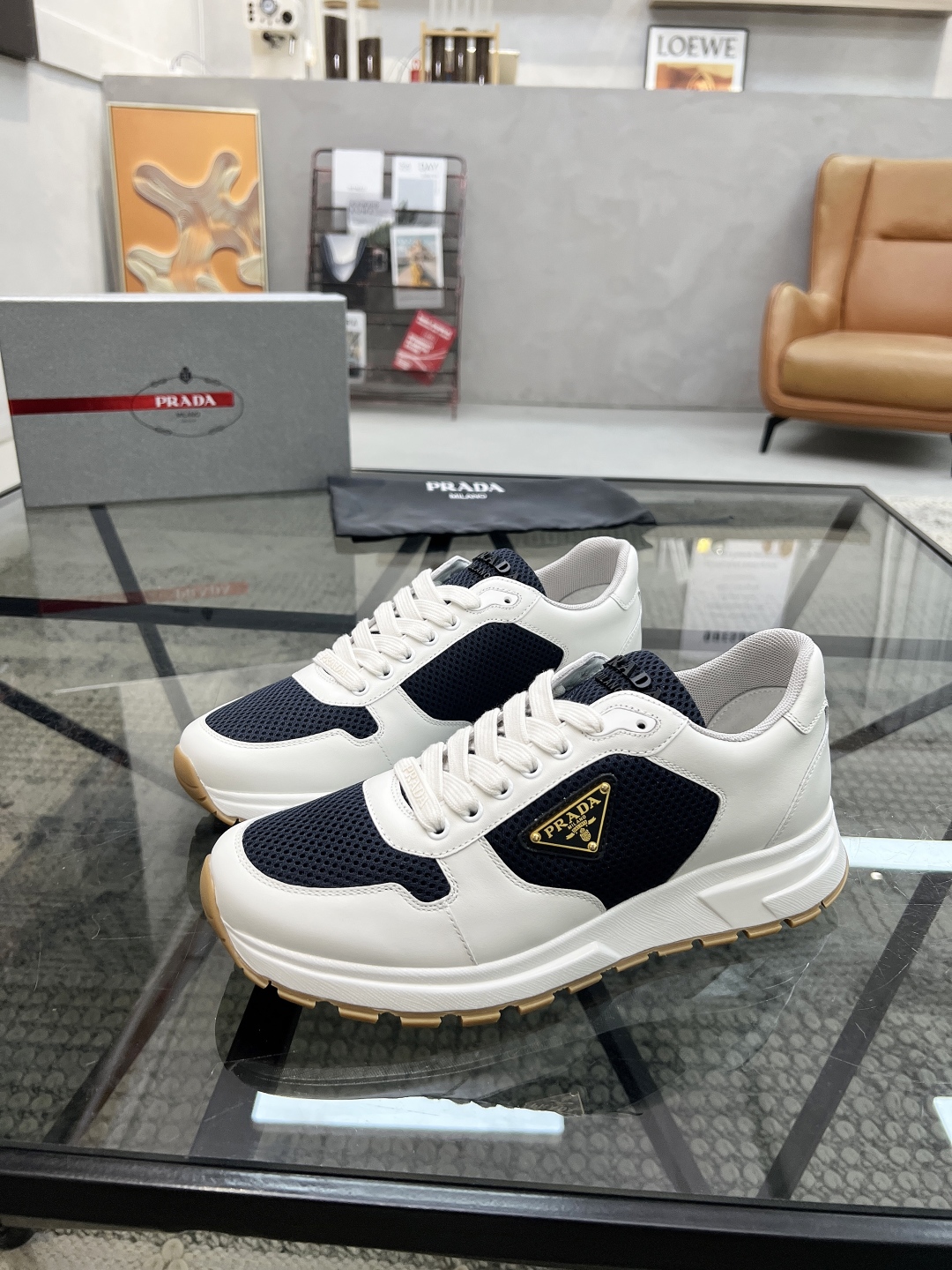  P 🔍顶级代购🇮🇹 普 炸街男神新品来袭，超人气爆款专柜新款，原厂配置意大利进口牛皮搭配网布面料，高品