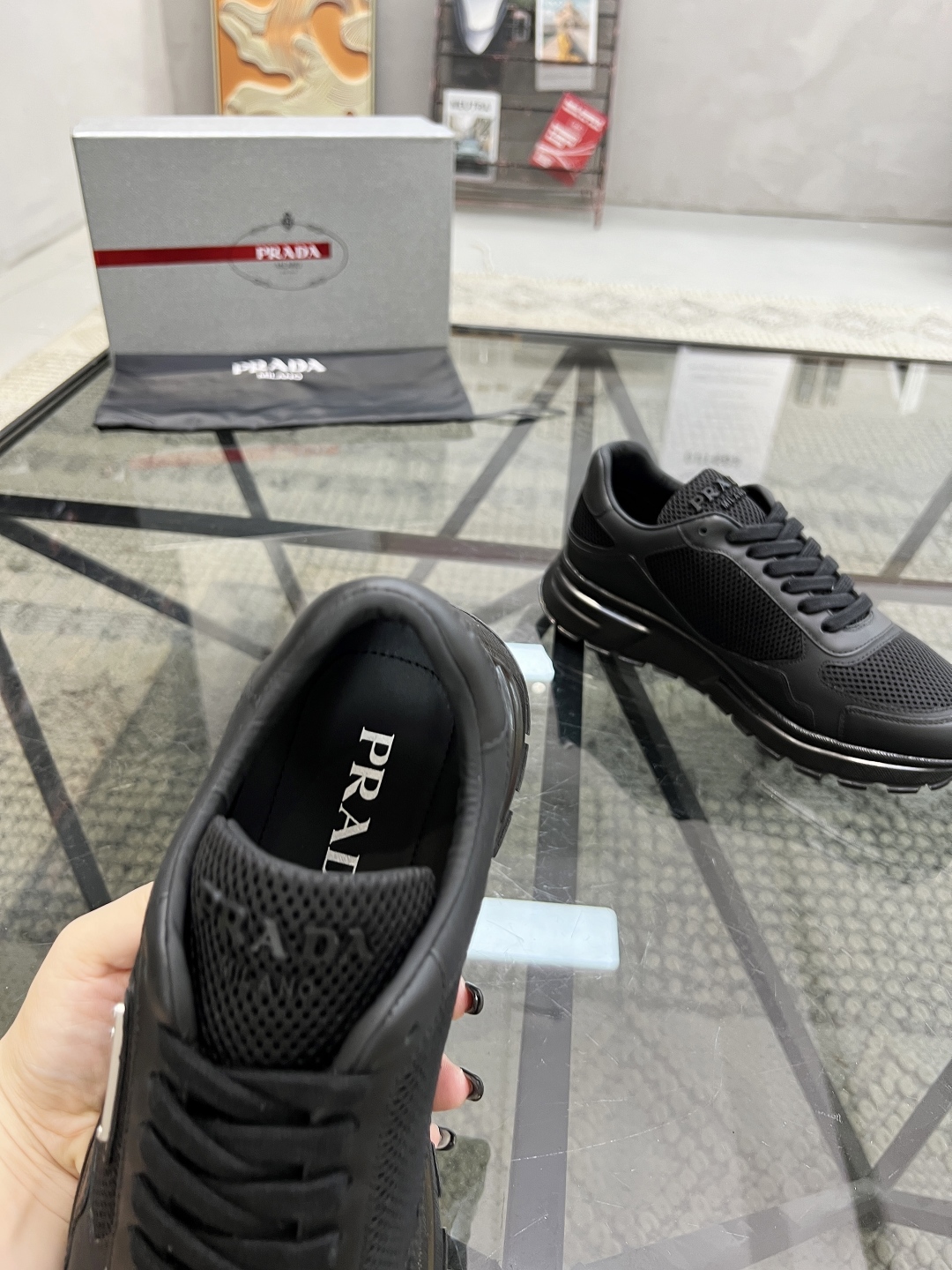  P 🔍顶级代购🇮🇹 普 炸街男神新品来袭，超人气爆款专柜新款，原厂配置意大利进口牛皮搭配网布面料，高品