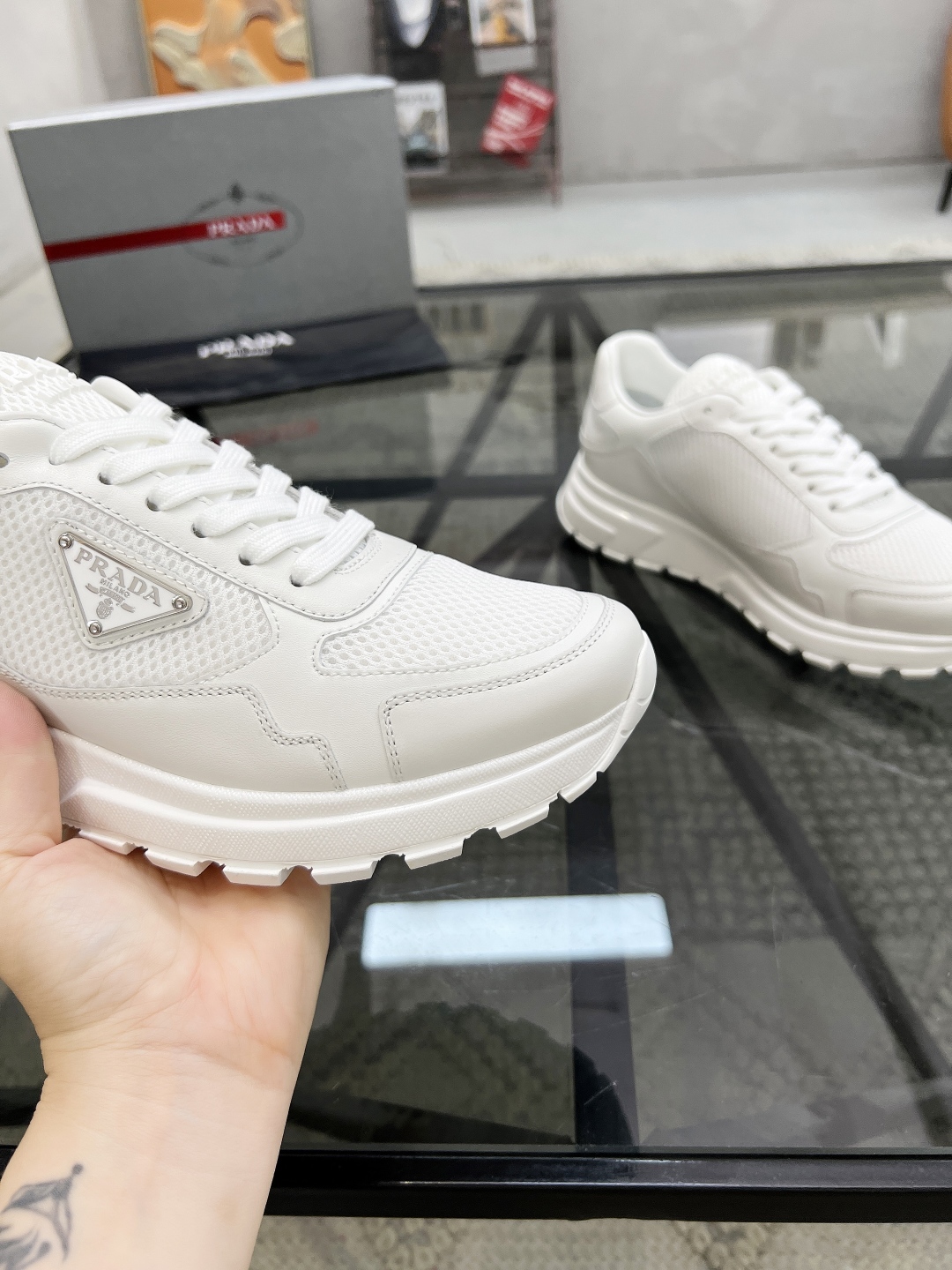  P 🔍顶级代购🇮🇹 普 炸街男神新品来袭，超人气爆款专柜新款，原厂配置意大利进口牛皮搭配网布面料，高品