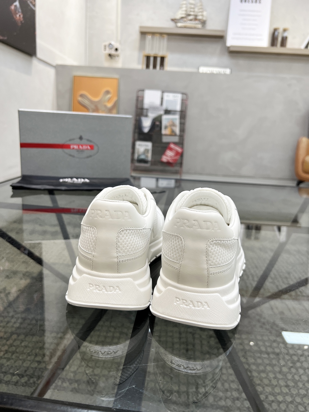  P 🔍顶级代购🇮🇹 普 炸街男神新品来袭，超人气爆款专柜新款，原厂配置意大利进口牛皮搭配网布面料，高品