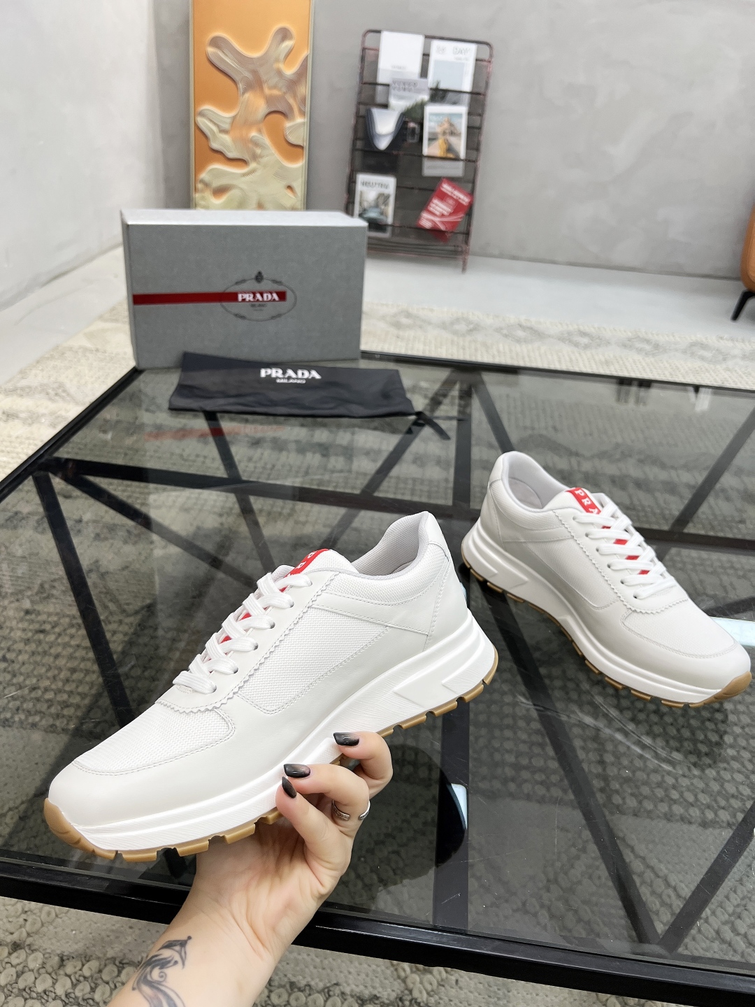  P 🔍顶级代购🇮🇹 普 炸街男神新品来袭，超人气爆款专柜新款，原厂配置意大利进口牛皮搭配网布面料，高品
