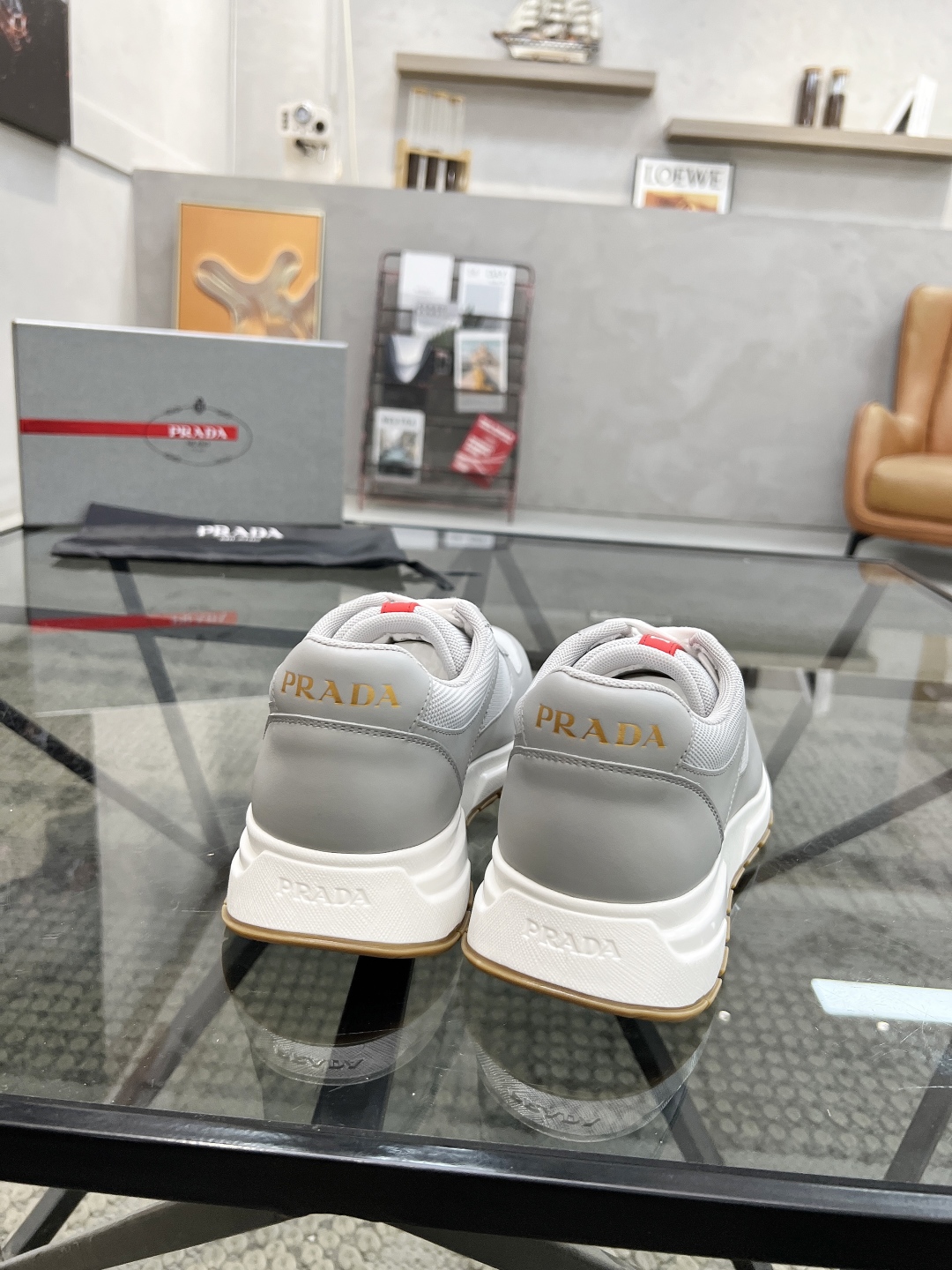  P 🔍顶级代购🇮🇹 普 炸街男神新品来袭，超人气爆款专柜新款，原厂配置意大利进口牛皮搭配网布面料，高品