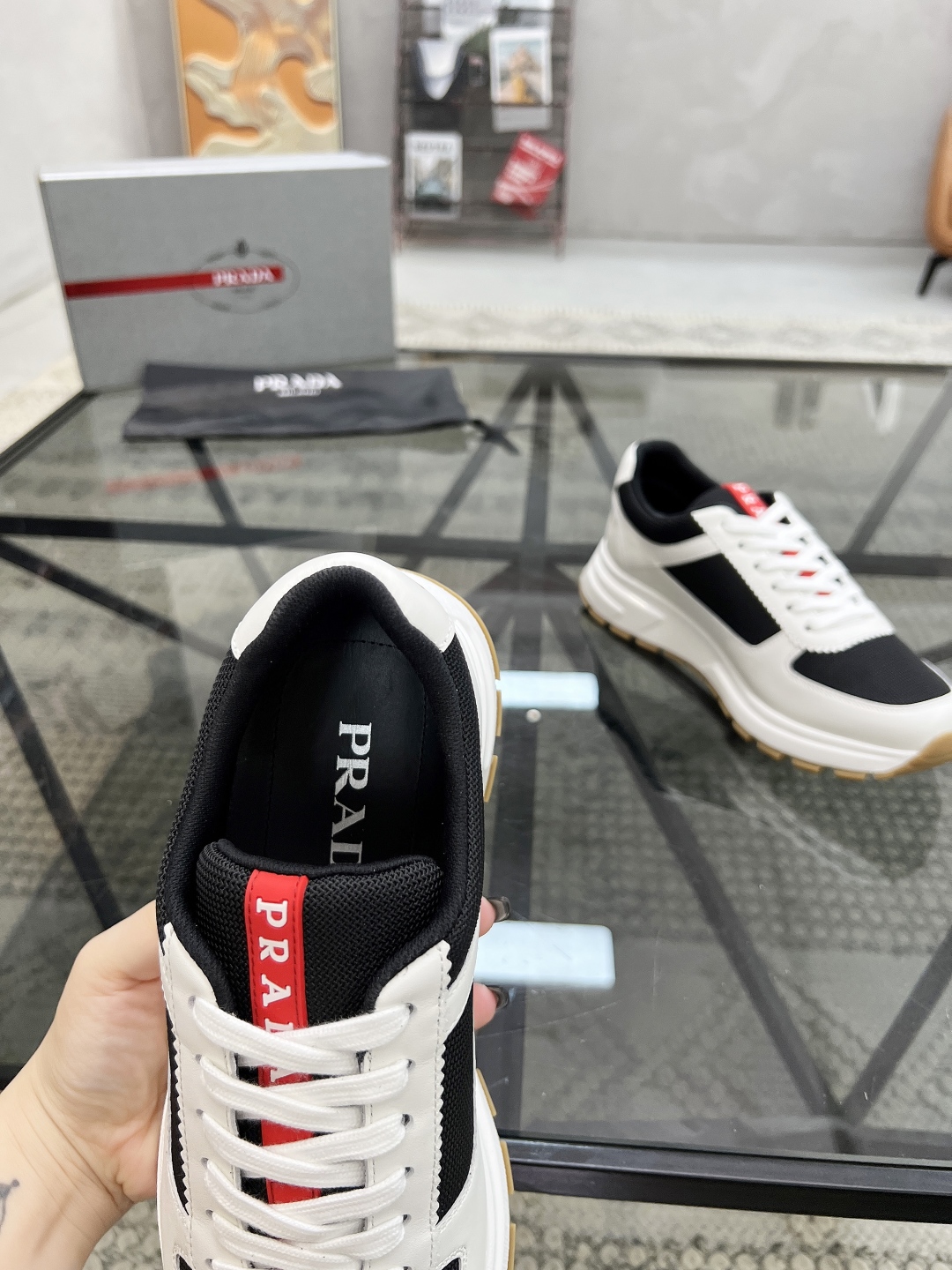  P 🔍顶级代购🇮🇹 普 炸街男神新品来袭，超人气爆款专柜新款，原厂配置意大利进口牛皮搭配网布面料，高品