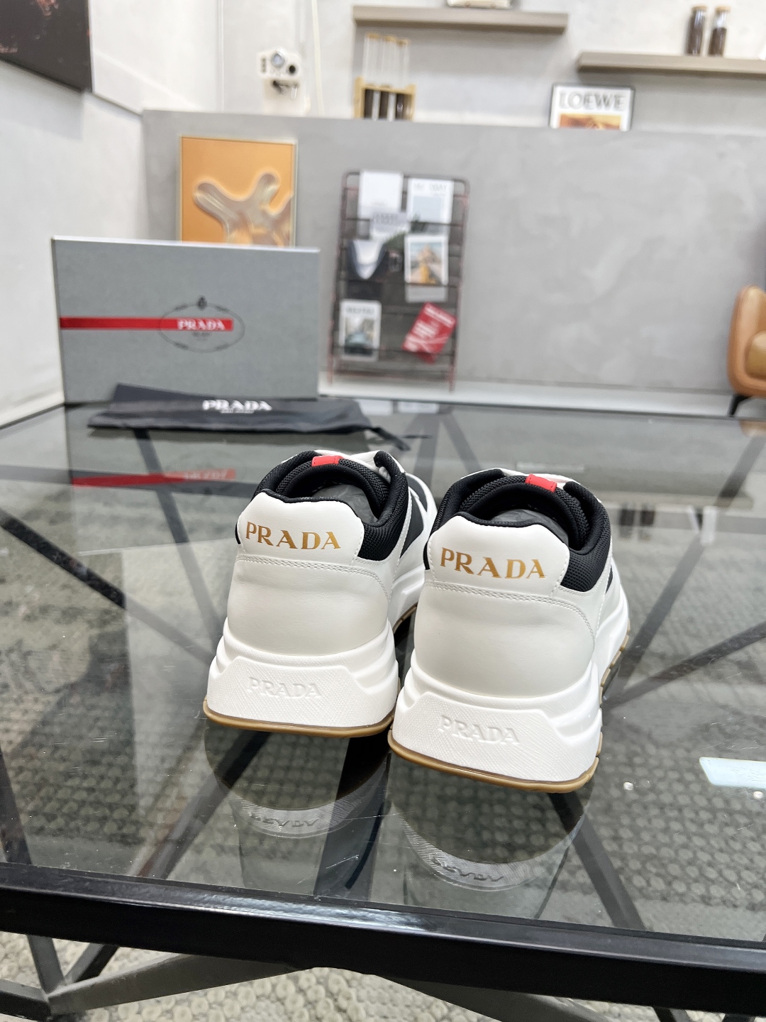  P 🔍顶级代购🇮🇹 普 炸街男神新品来袭，超人气爆款专柜新款，原厂配置意大利进口牛皮搭配网布面料，高品