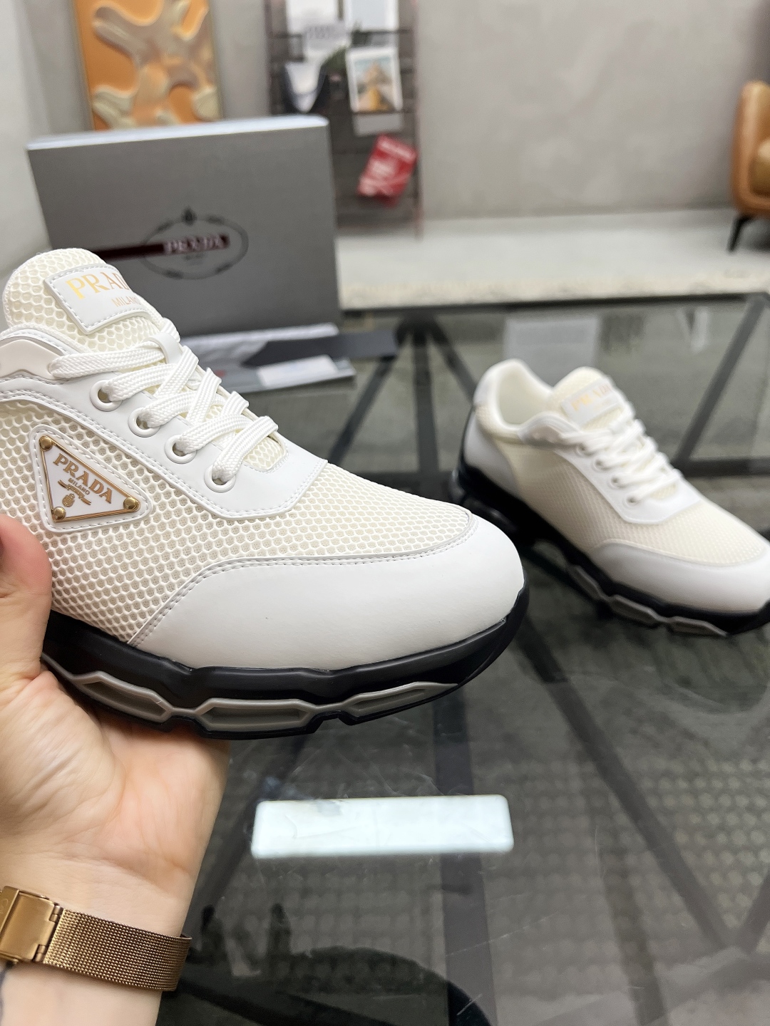  P 🔍顶级代购🇮🇹 普 男神气垫厚底运动休闲系列专柜同步发售原厂配置，意大利进口牛皮搭配网布面料，色彩