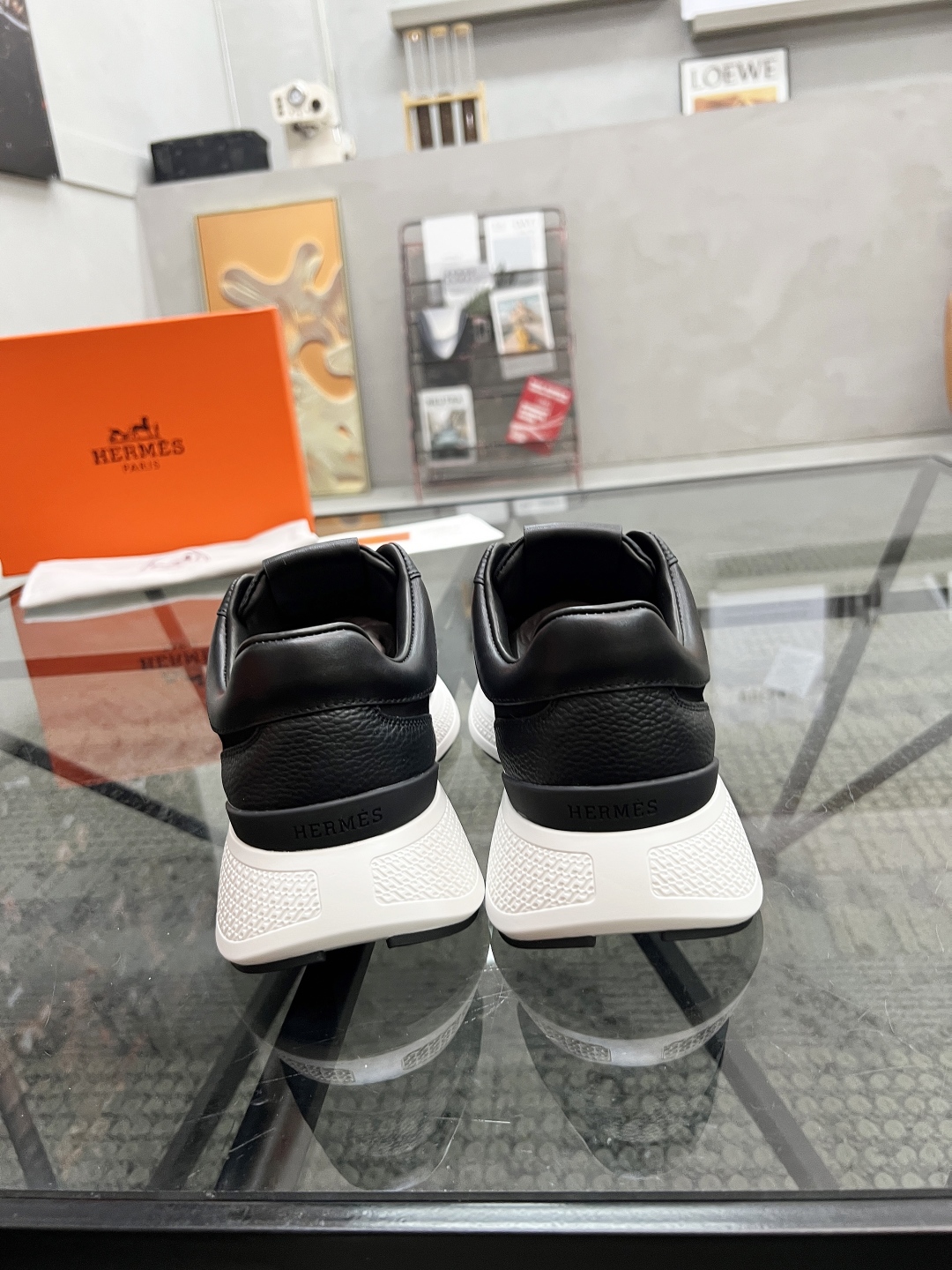  H 🔍顶级代购🇮🇹 爱 炸街男神运动鞋新品来袭专柜同步发售原厂配置，意大利进口原版牛皮搭配帆布面料，高