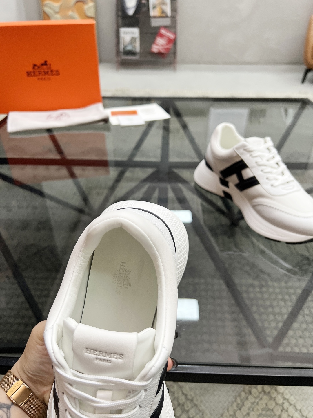  H 🔍顶级代购🇮🇹 爱 炸街男神运动鞋新品来袭专柜同步发售原厂配置，意大利进口原版牛皮搭配帆布面料，高