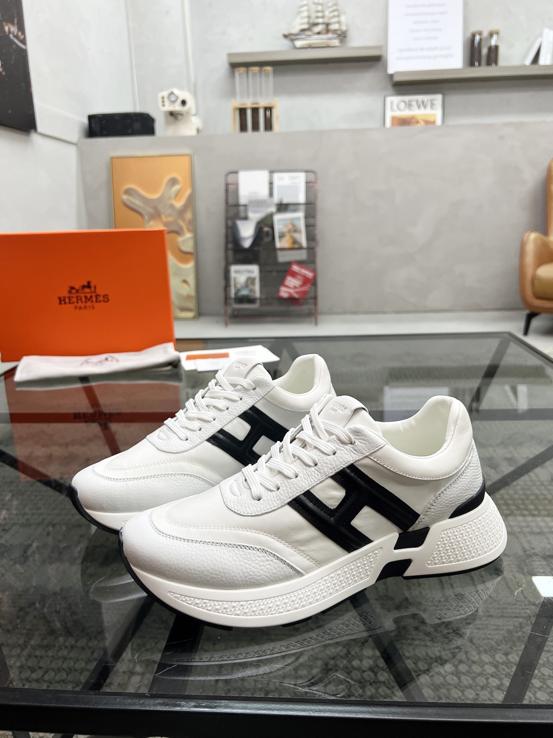  H 🔍顶级代购🇮🇹 爱 炸街男神运动鞋新品来袭专柜同步发售原厂配置，意大利进口原版牛皮搭配帆布面料，高