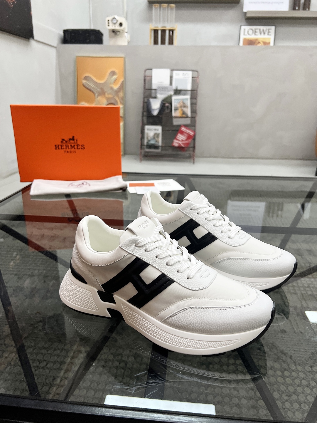  H 🔍顶级代购🇮🇹 爱 炸街男神运动鞋新品来袭专柜同步发售原厂配置，意大利进口原版牛皮搭配帆布面料，高