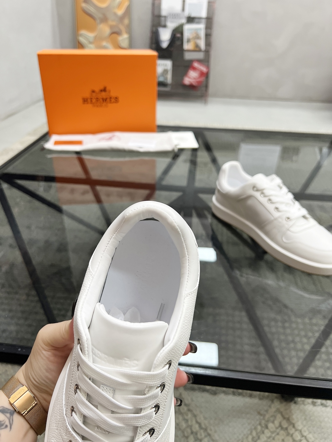  H 🔍顶级代购🇮🇹 爱 炸街男神新品来袭，超人气爆款专柜新款，原厂配置意大利进口牛皮面料，高品质拼接复