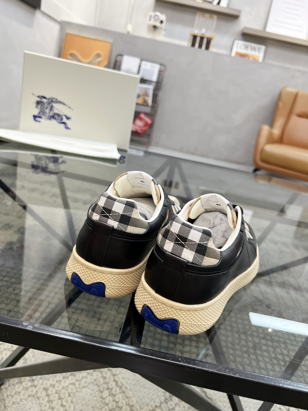  B 🔍顶级代购🇮🇹 巴 炸街男神新品来袭，超人气爆款专柜新款，原厂配置意大利进口牛皮搭配格子布面料，高