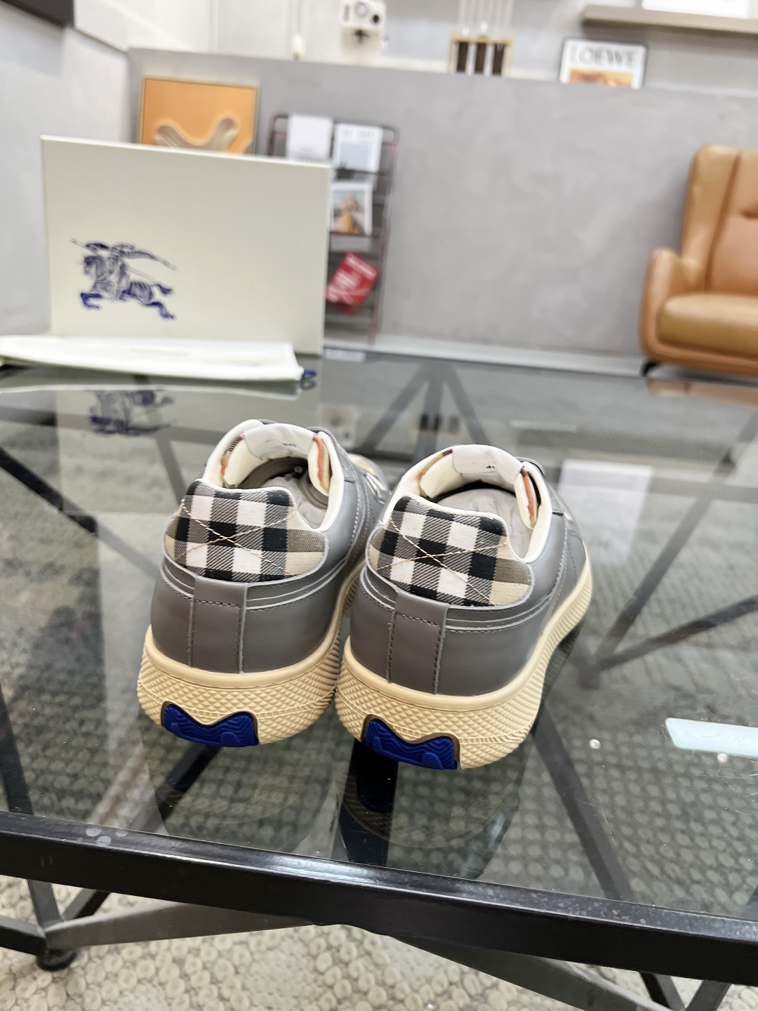  B 🔍顶级代购🇮🇹 巴 炸街男神新品来袭，超人气爆款专柜新款，原厂配置意大利进口牛皮搭配格子布面料，高