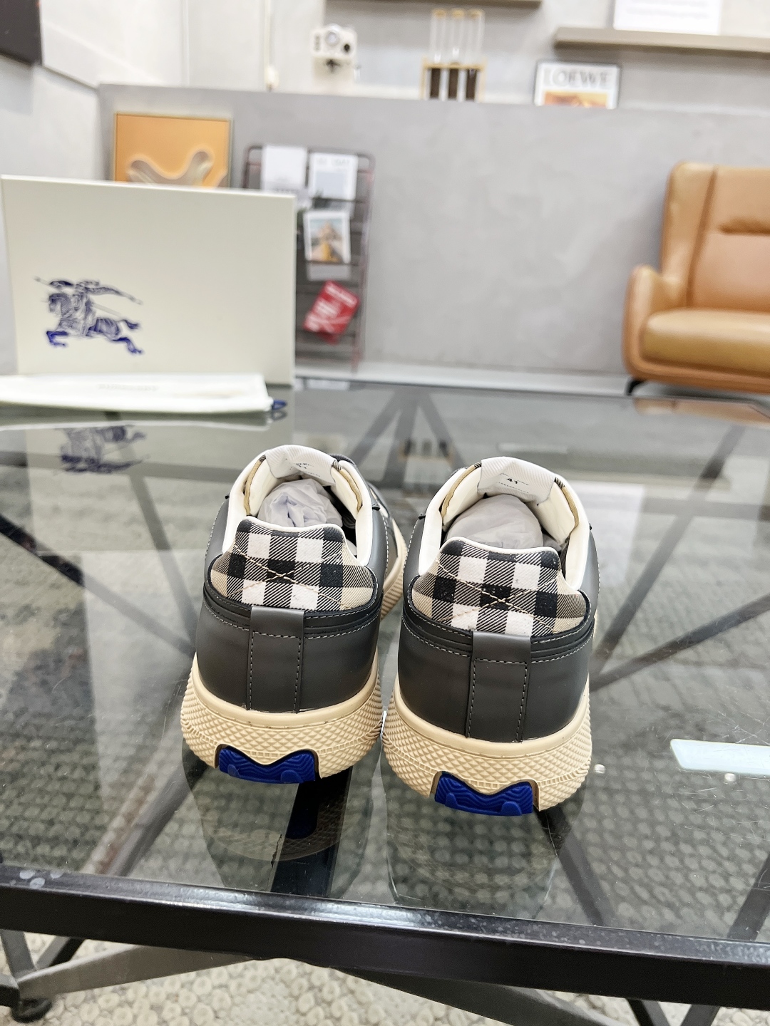  B 🔍顶级代购🇮🇹 巴 炸街男神新品来袭，超人气爆款专柜新款，原厂配置意大利进口牛皮搭配格子布面料，高