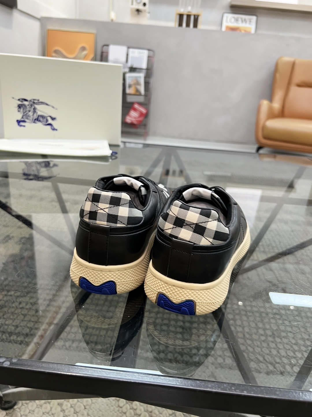  B 🔍顶级代购🇮🇹 巴 炸街男神新品来袭，超人气爆款专柜新款，原厂配置意大利进口牛皮搭配格子布面料，高