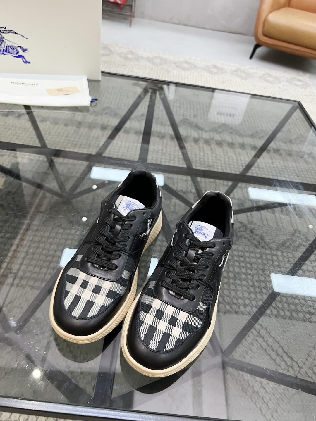  B 🔍顶级代购🇮🇹 巴 炸街男神新品来袭，超人气爆款专柜新款，原厂配置意大利进口牛皮搭配格子布面料，高