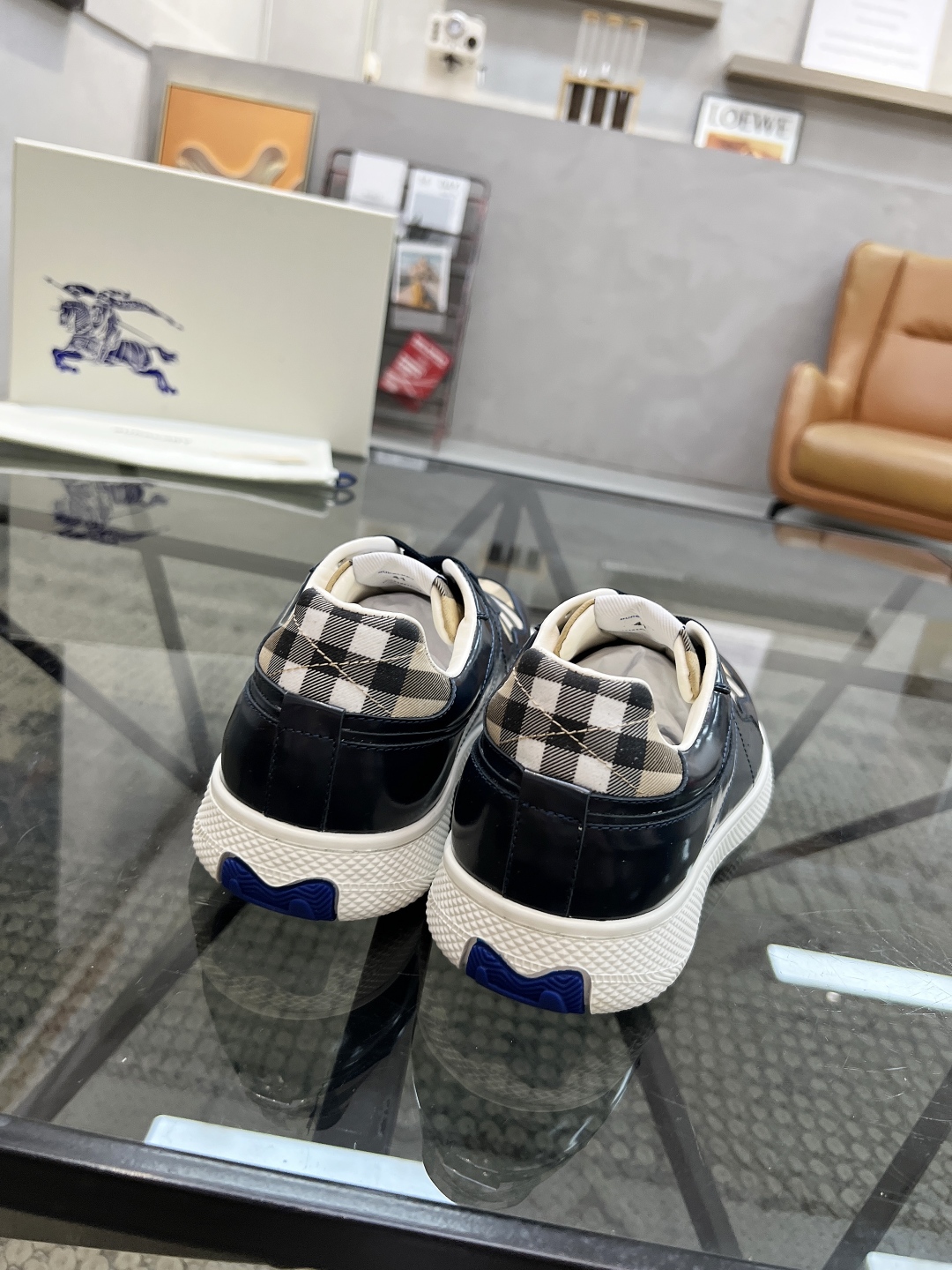  B 🔍顶级代购🇮🇹 巴 炸街男神新品来袭，超人气爆款专柜新款，原厂配置意大利进口牛皮搭配格子布面料，高