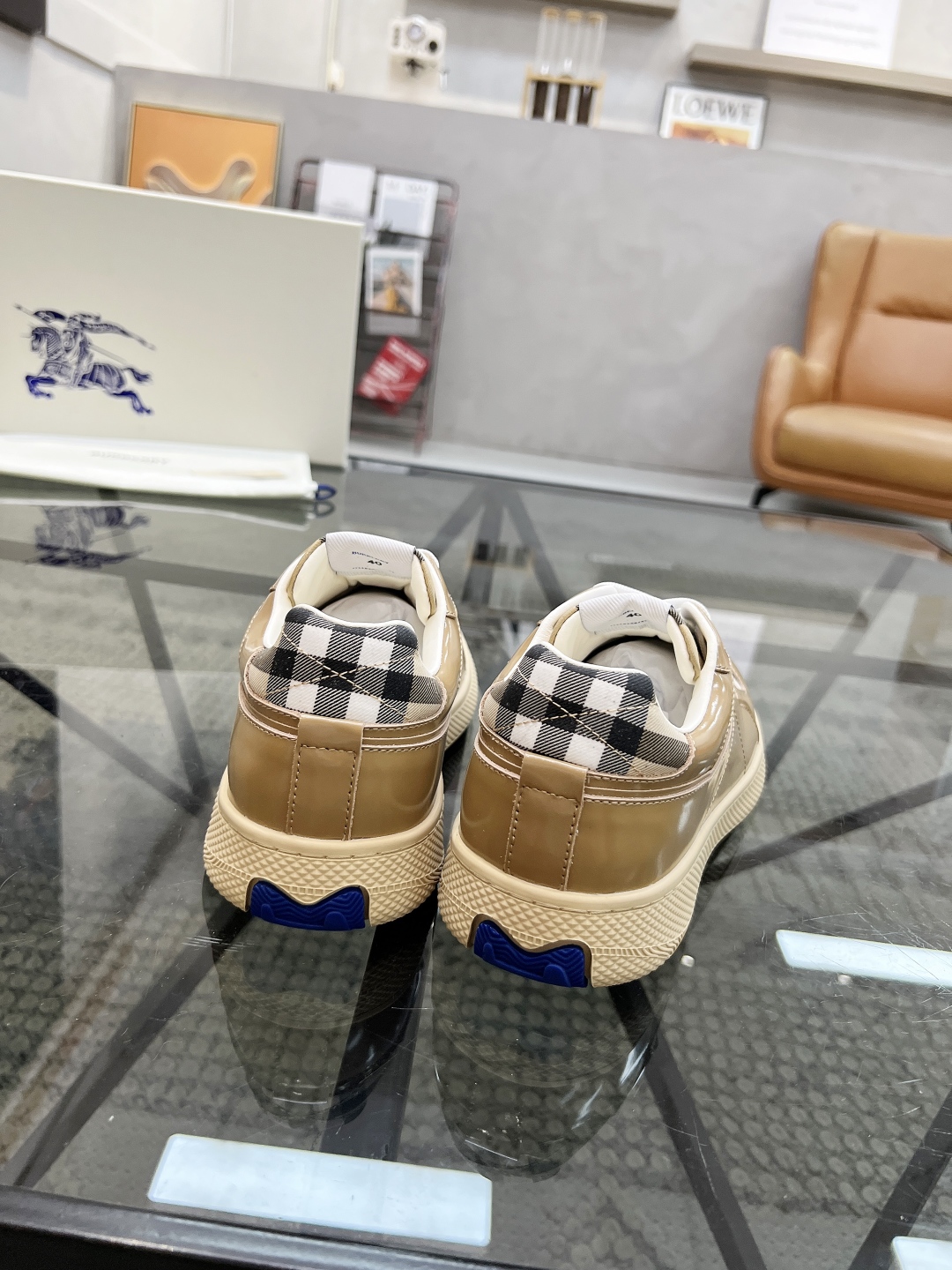  B 🔍顶级代购🇮🇹 巴 炸街男神新品来袭，超人气爆款专柜新款，原厂配置意大利进口牛皮搭配格子布面料，高