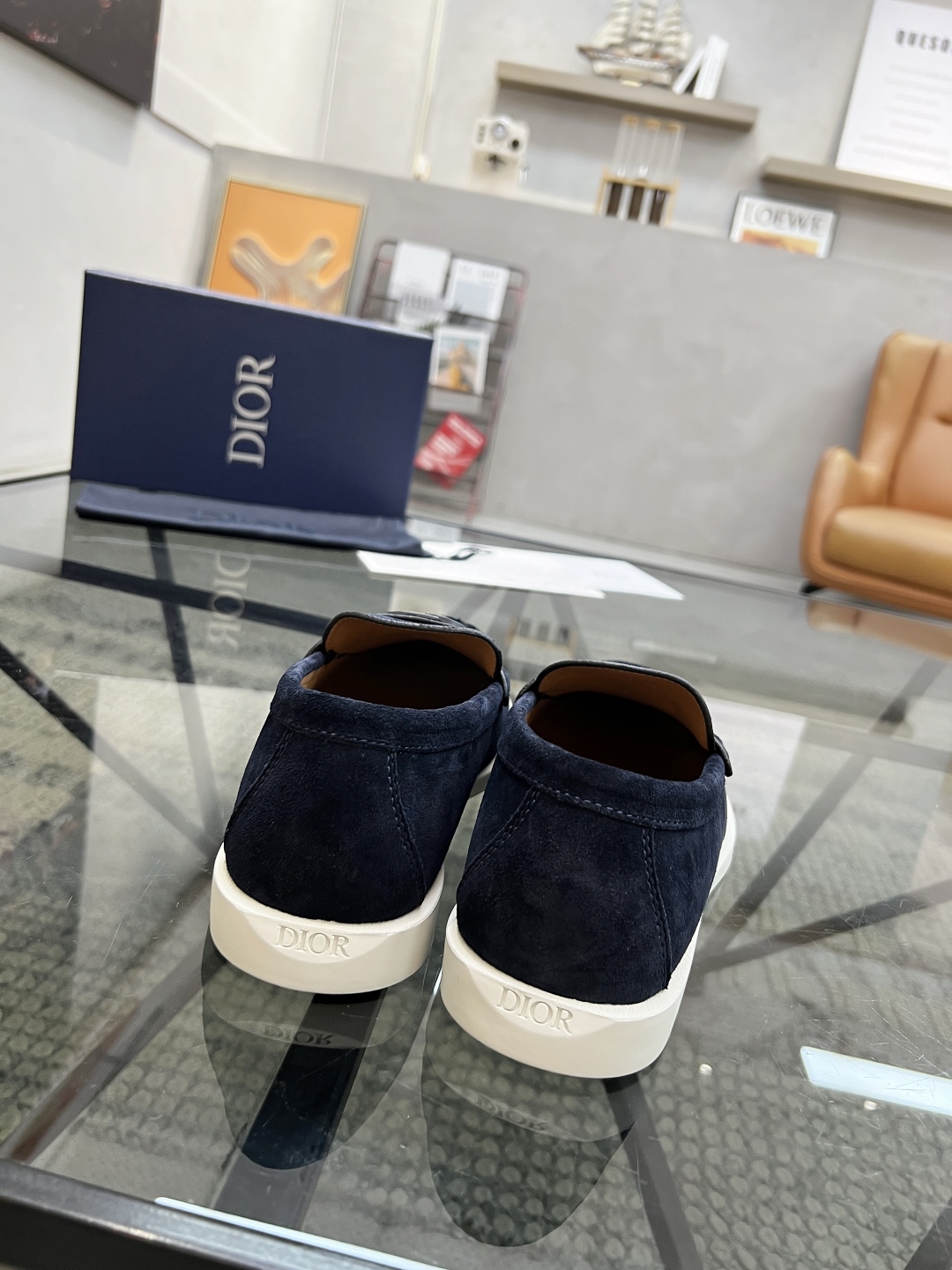  D 🔍顶级代购🇮🇹 迪 炸街爆款超人气套脚休闲鞋新品专柜同步，鞋面意大利原版进口牛皮面料，精美五金扣复