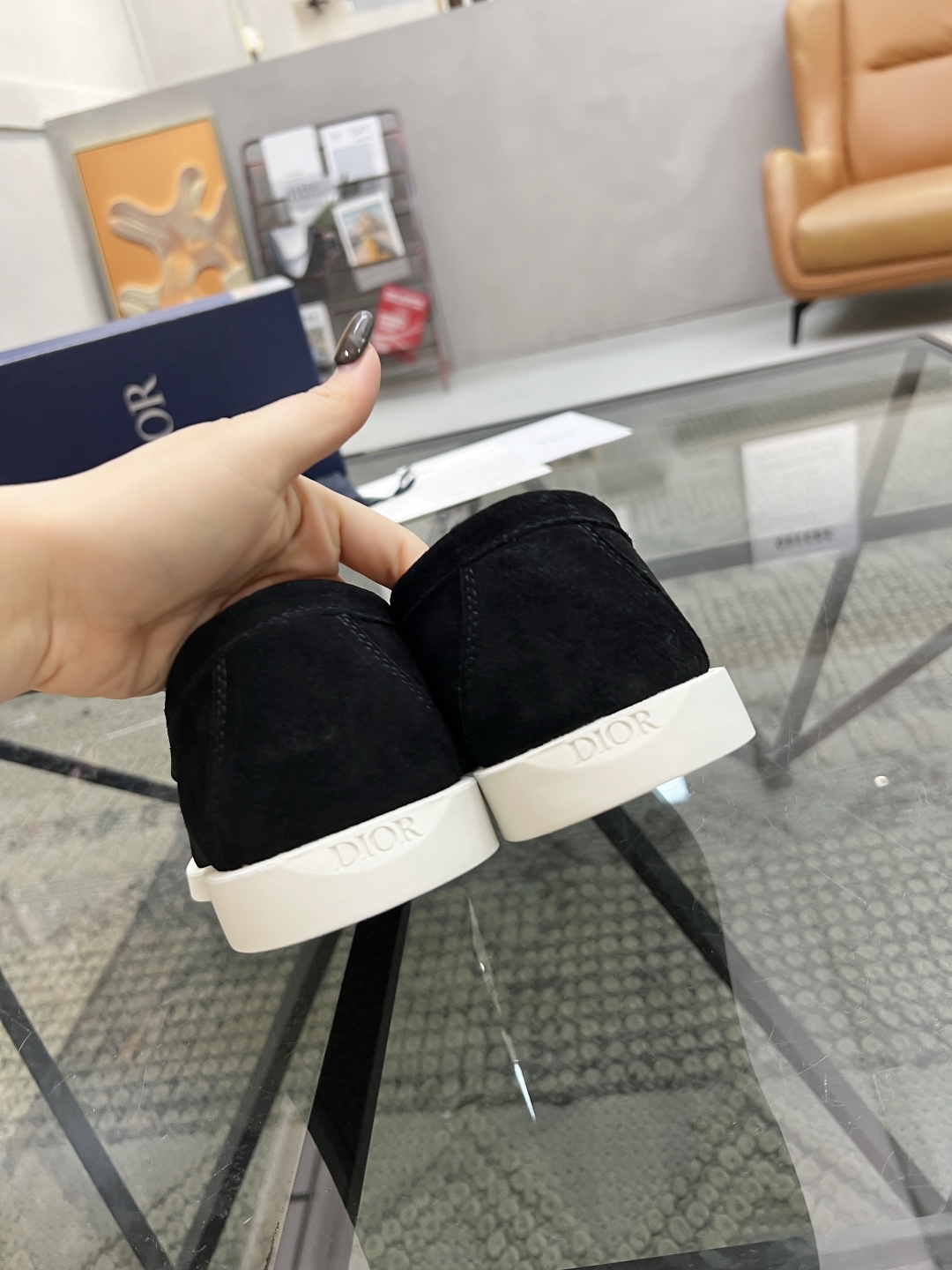  D 🔍顶级代购🇮🇹 迪 炸街爆款超人气套脚休闲鞋新品专柜同步，鞋面意大利原版进口牛皮面料，精美五金扣复
