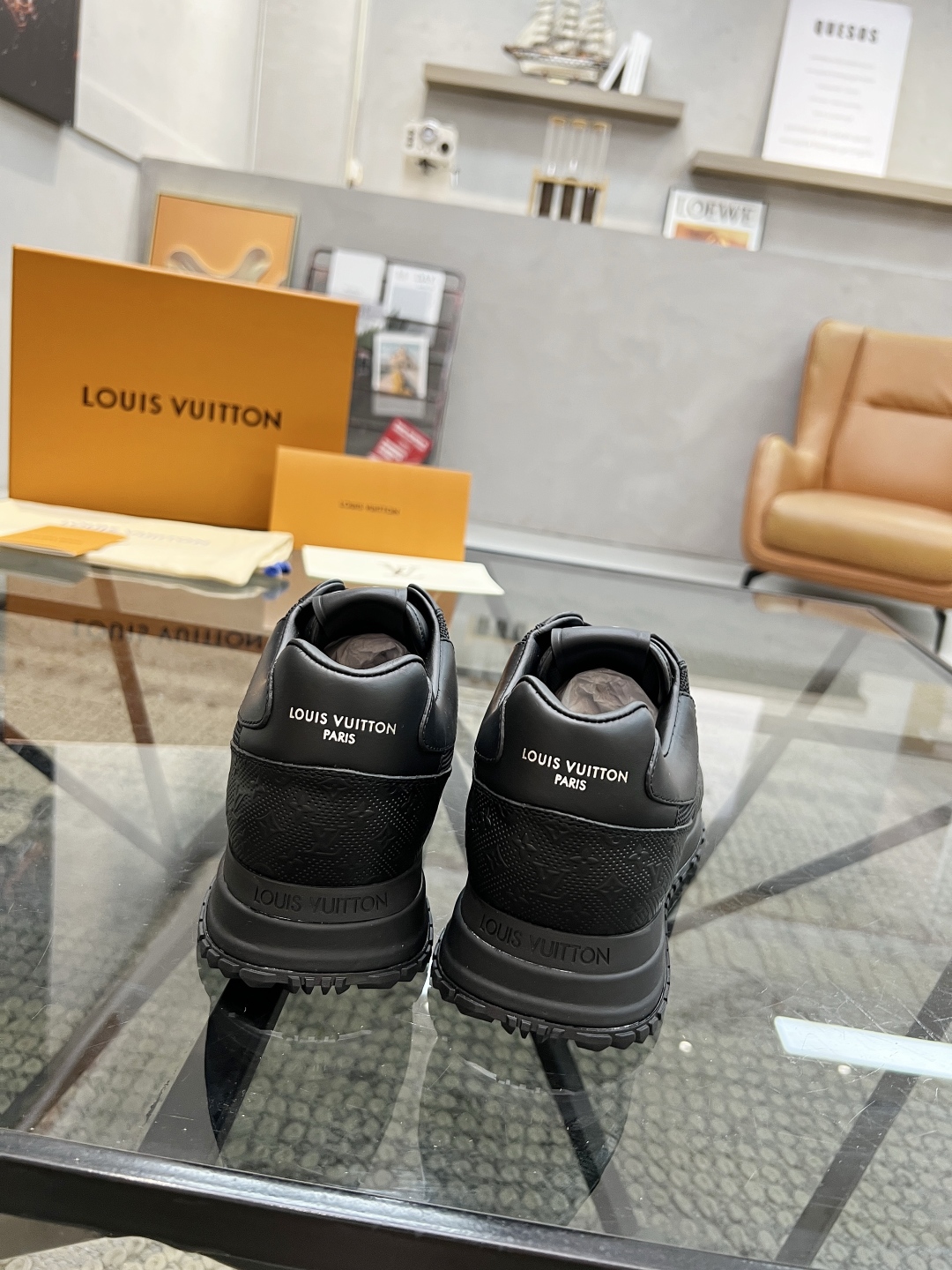  L 🔍顶级代购🇮🇹 路 炸街男神爆款运动板鞋专柜同步，鞋面意大利进口牛皮面料，高品质压花复杂工艺，进口