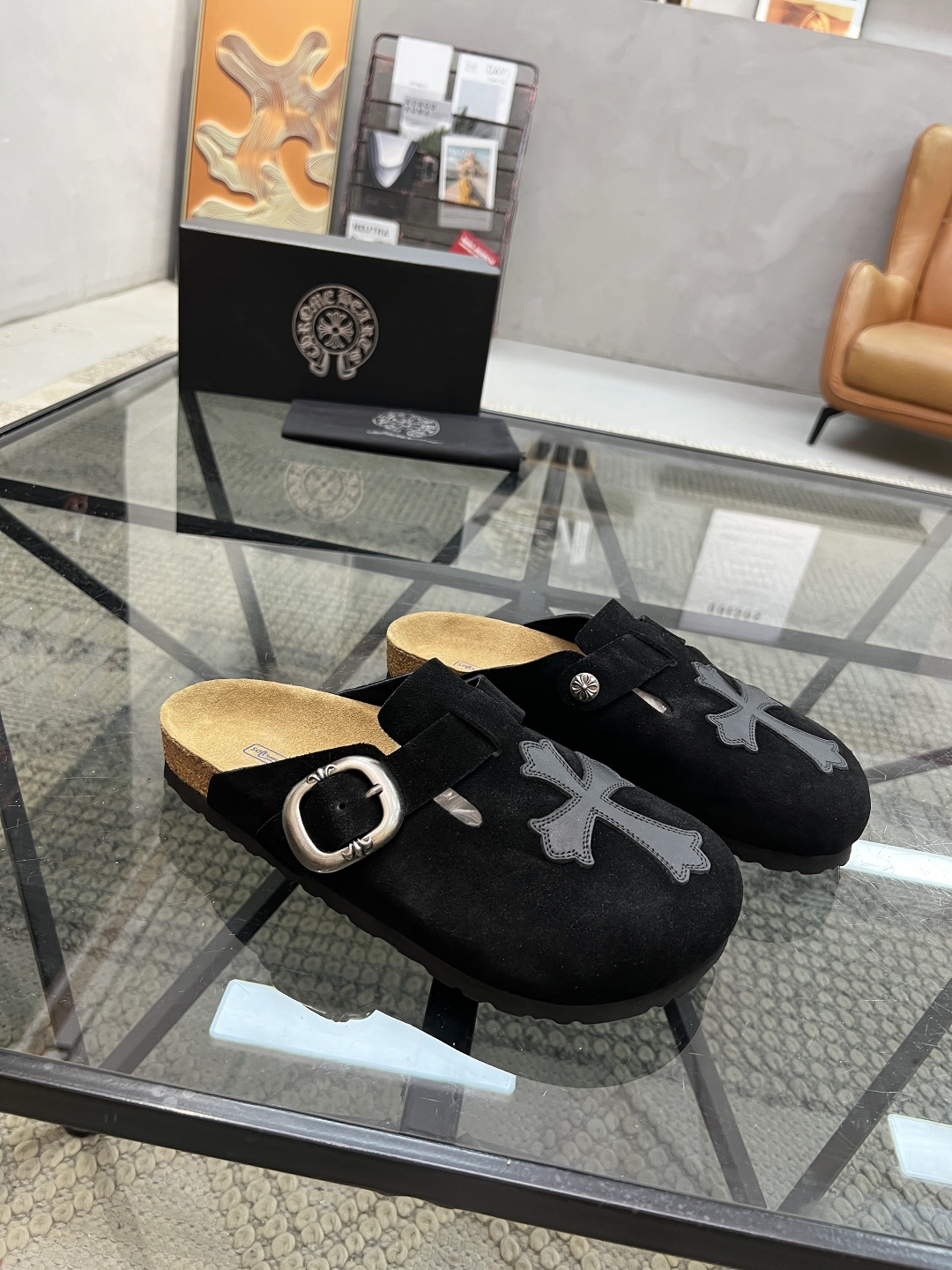  K 🔍顶级代购🇮🇹 克 炸街男神半拖新品拖鞋专柜同步，鞋面意大利进口牛皮面料，高品质拼接色彩工艺，鞋底