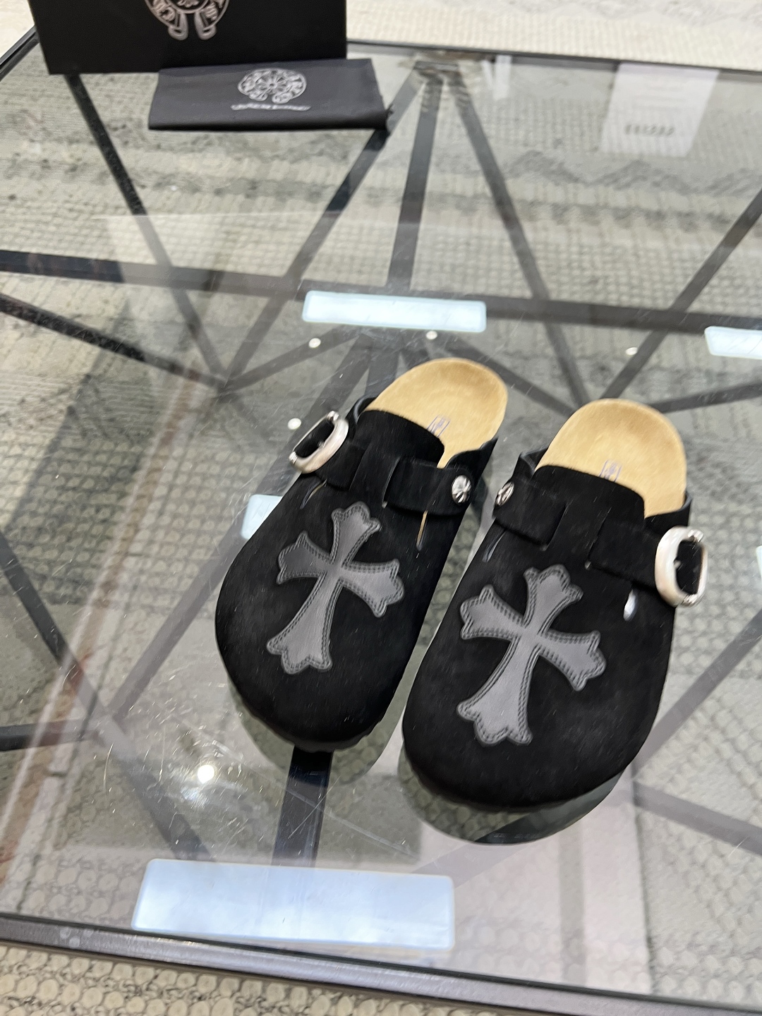  K 🔍顶级代购🇮🇹 克 炸街男神半拖新品拖鞋专柜同步，鞋面意大利进口牛皮面料，高品质拼接色彩工艺，鞋底