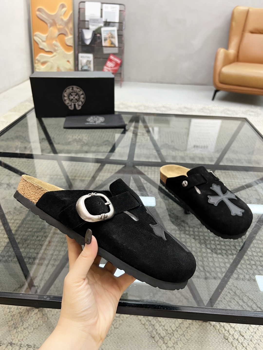  K 🔍顶级代购🇮🇹 克 炸街男神半拖新品拖鞋专柜同步，鞋面意大利进口牛皮面料，高品质拼接色彩工艺，鞋底