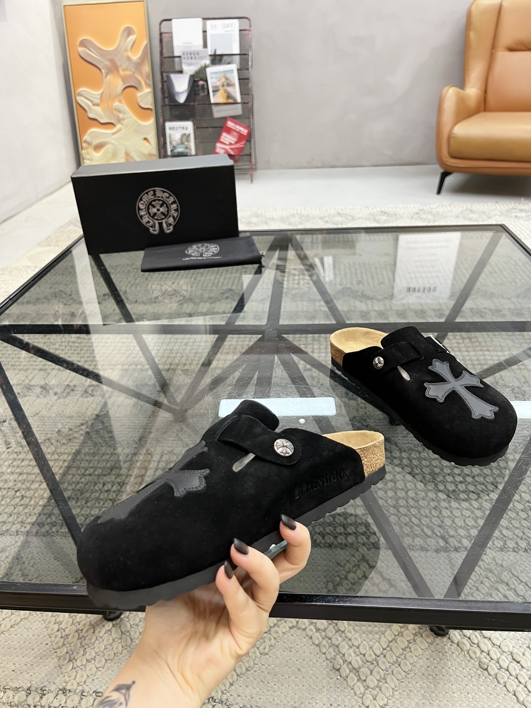  K 🔍顶级代购🇮🇹 克 炸街男神半拖新品拖鞋专柜同步，鞋面意大利进口牛皮面料，高品质拼接色彩工艺，鞋底