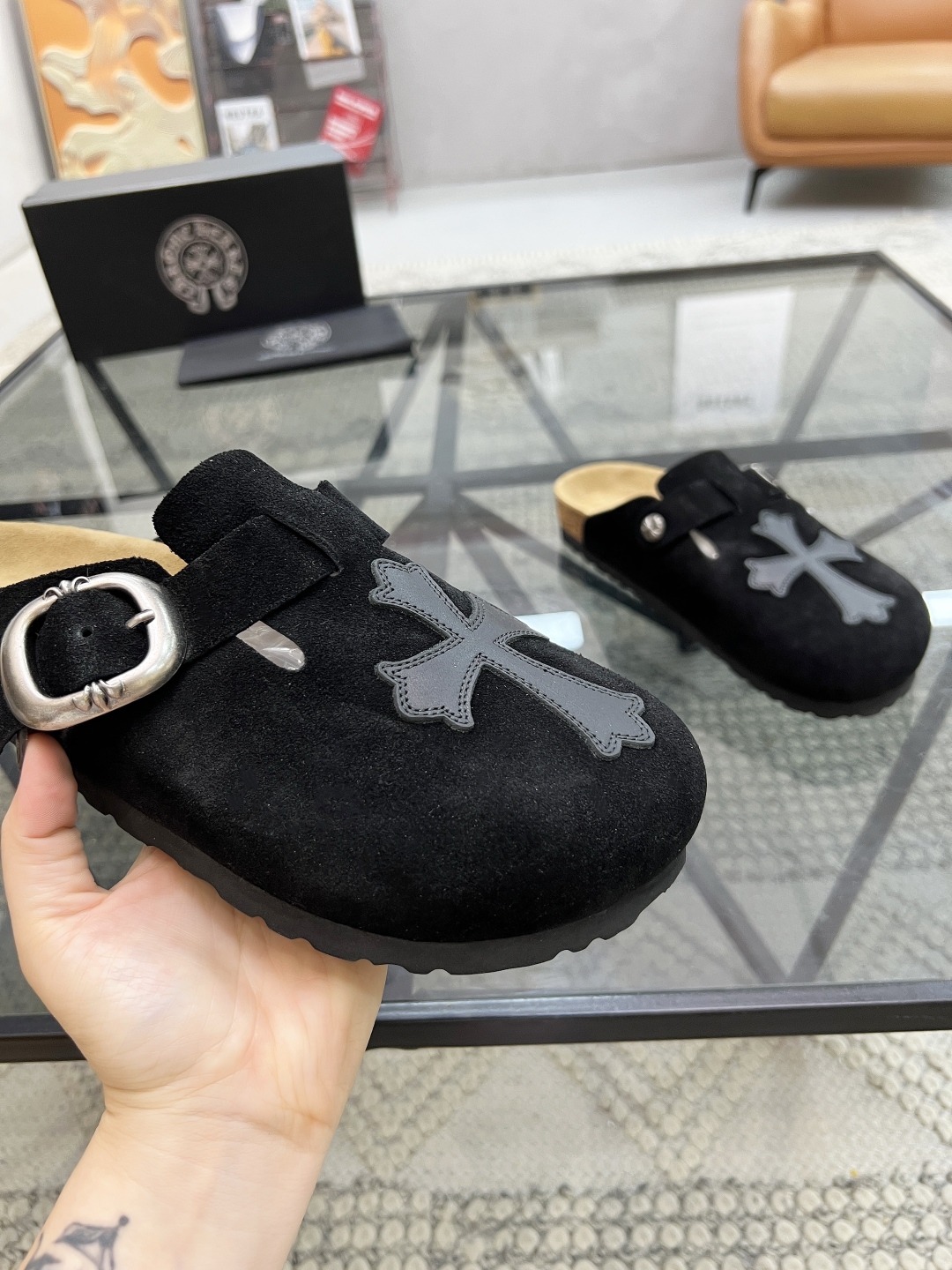  K 🔍顶级代购🇮🇹 克 炸街男神半拖新品拖鞋专柜同步，鞋面意大利进口牛皮面料，高品质拼接色彩工艺，鞋底