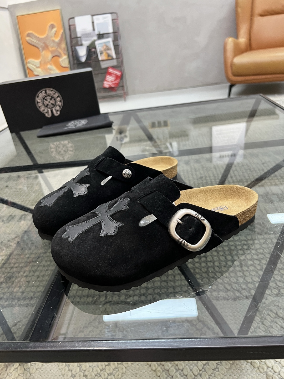  K 🔍顶级代购🇮🇹 克 炸街男神半拖新品拖鞋专柜同步，鞋面意大利进口牛皮面料，高品质拼接色彩工艺，鞋底