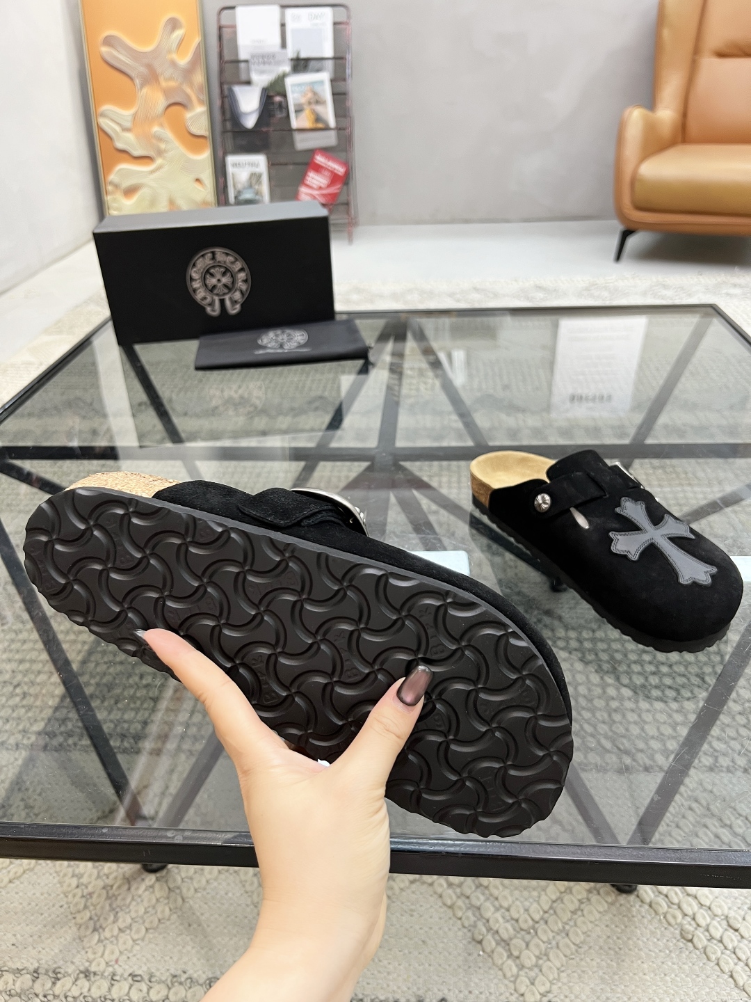  K 🔍顶级代购🇮🇹 克 炸街男神半拖新品拖鞋专柜同步，鞋面意大利进口牛皮面料，高品质拼接色彩工艺，鞋底