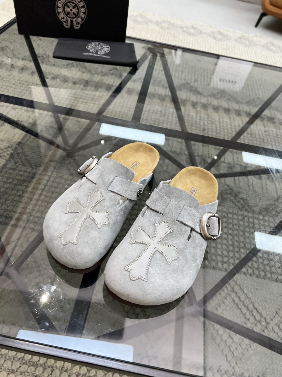  K 🔍顶级代购🇮🇹 克 炸街男神半拖新品拖鞋专柜同步，鞋面意大利进口牛皮面料，高品质拼接色彩工艺，鞋底
