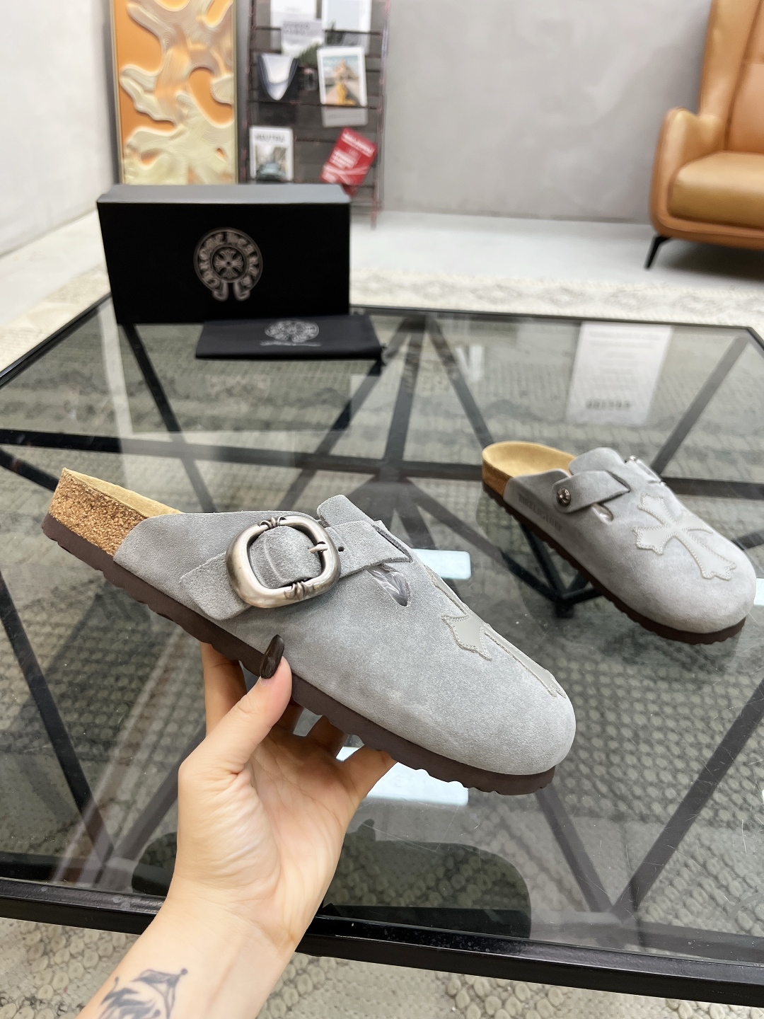  K 🔍顶级代购🇮🇹 克 炸街男神半拖新品拖鞋专柜同步，鞋面意大利进口牛皮面料，高品质拼接色彩工艺，鞋底