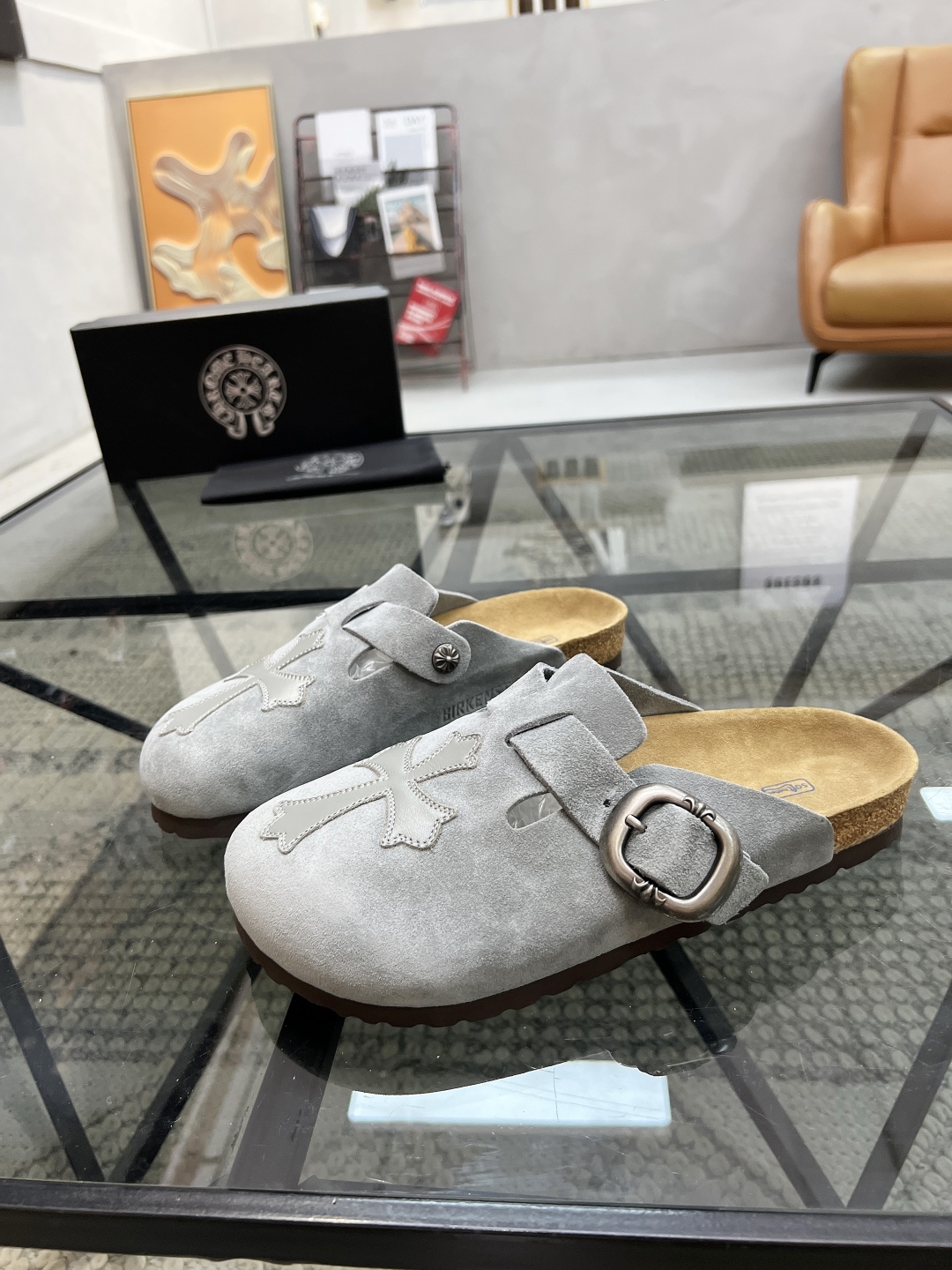  K 🔍顶级代购🇮🇹 克 炸街男神半拖新品拖鞋专柜同步，鞋面意大利进口牛皮面料，高品质拼接色彩工艺，鞋底