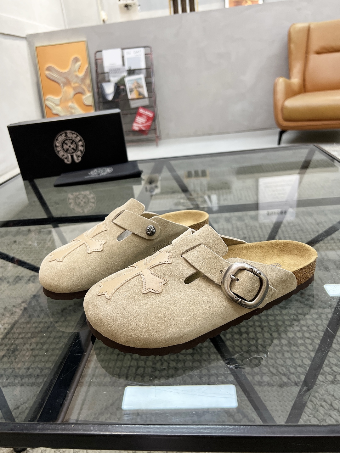  K 🔍顶级代购🇮🇹 克 炸街男神半拖新品拖鞋专柜同步，鞋面意大利进口牛皮面料，高品质拼接色彩工艺，鞋底