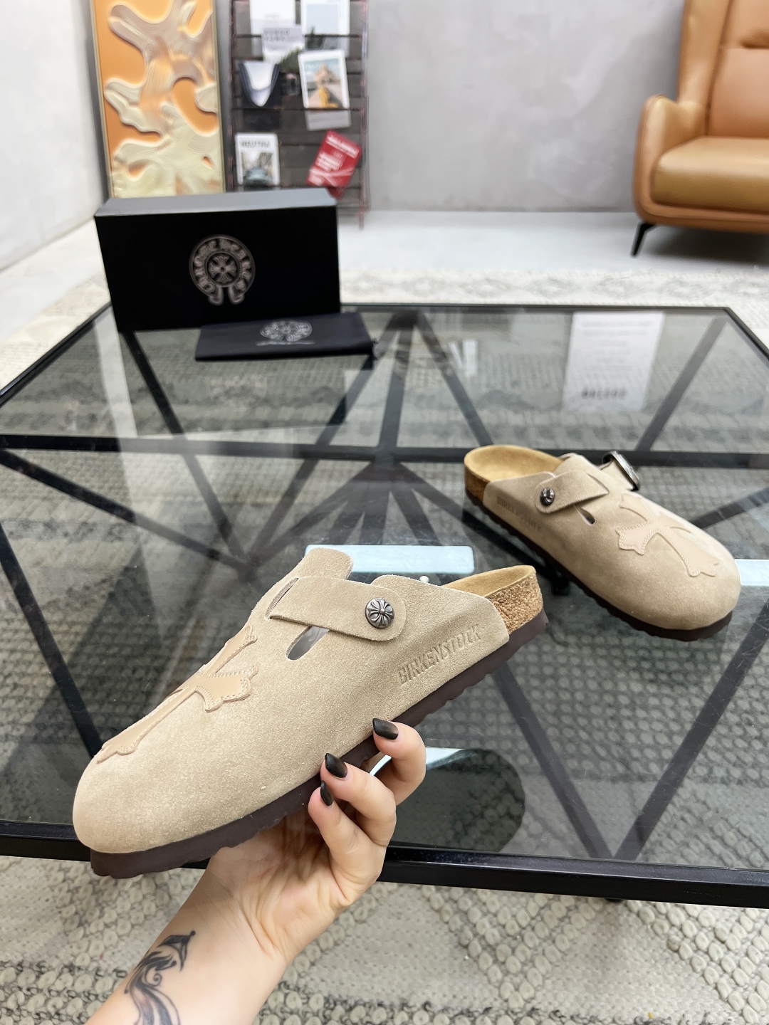  K 🔍顶级代购🇮🇹 克 炸街男神半拖新品拖鞋专柜同步，鞋面意大利进口牛皮面料，高品质拼接色彩工艺，鞋底