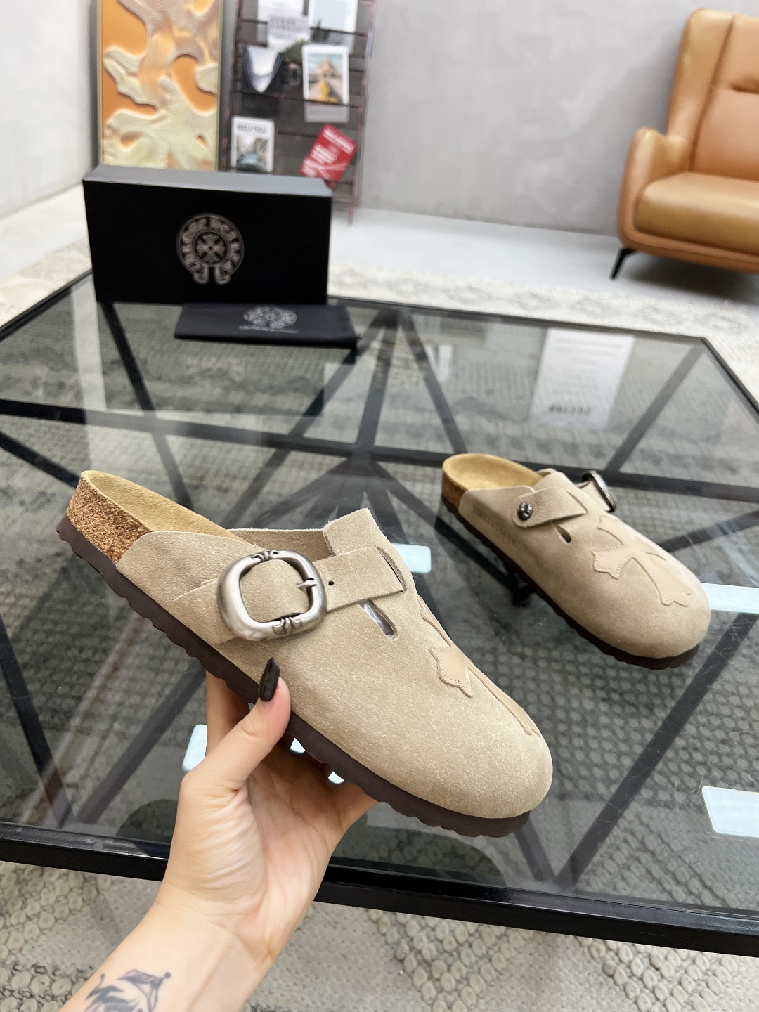  K 🔍顶级代购🇮🇹 克 炸街男神半拖新品拖鞋专柜同步，鞋面意大利进口牛皮面料，高品质拼接色彩工艺，鞋底