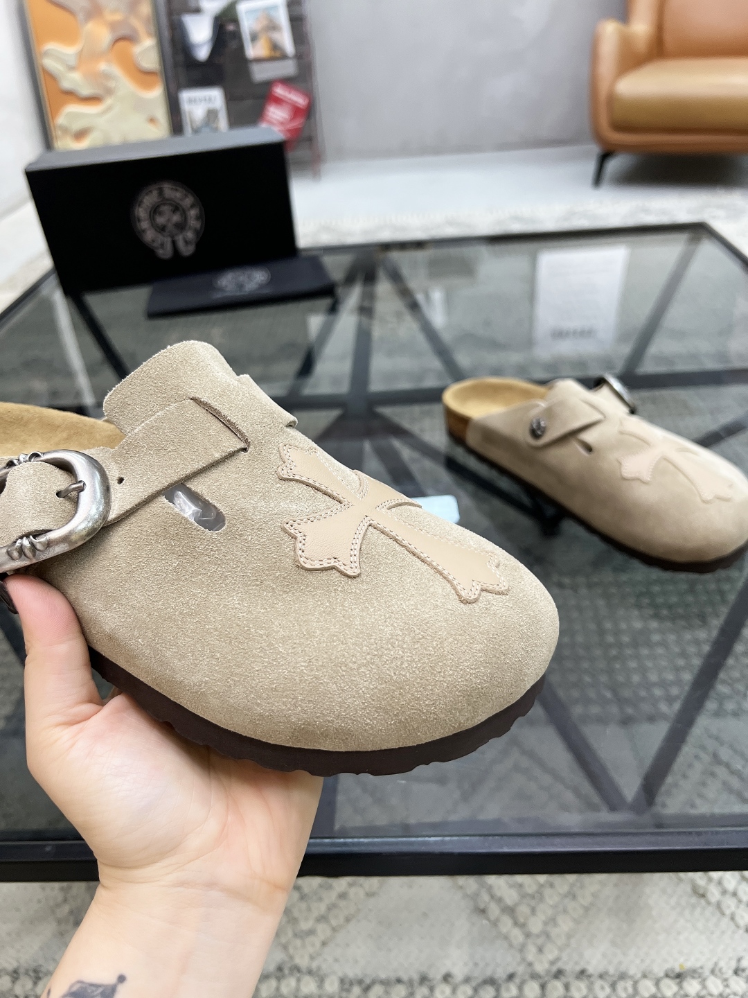  K 🔍顶级代购🇮🇹 克 炸街男神半拖新品拖鞋专柜同步，鞋面意大利进口牛皮面料，高品质拼接色彩工艺，鞋底