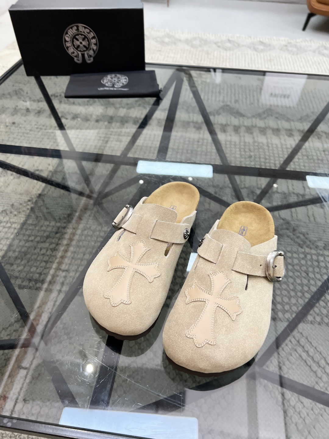  K 🔍顶级代购🇮🇹 克 炸街男神半拖新品拖鞋专柜同步，鞋面意大利进口牛皮面料，高品质拼接色彩工艺，鞋底