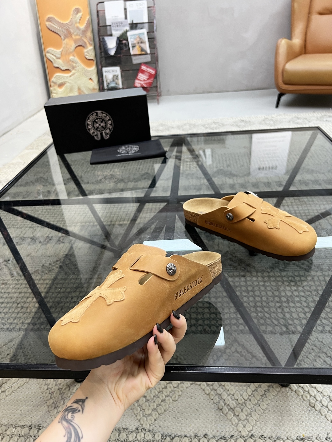  K 🔍顶级代购🇮🇹 克 炸街男神半拖新品拖鞋专柜同步，鞋面意大利进口牛皮面料，高品质拼接色彩工艺，鞋底