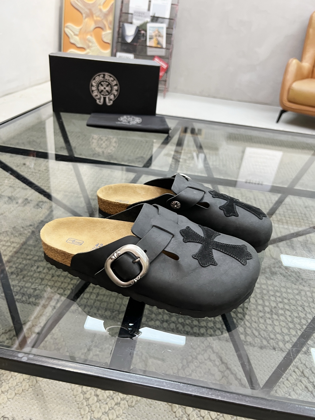  K 🔍顶级代购🇮🇹 克 炸街男神半拖新品拖鞋专柜同步，鞋面意大利进口牛皮面料，高品质拼接色彩工艺，鞋底