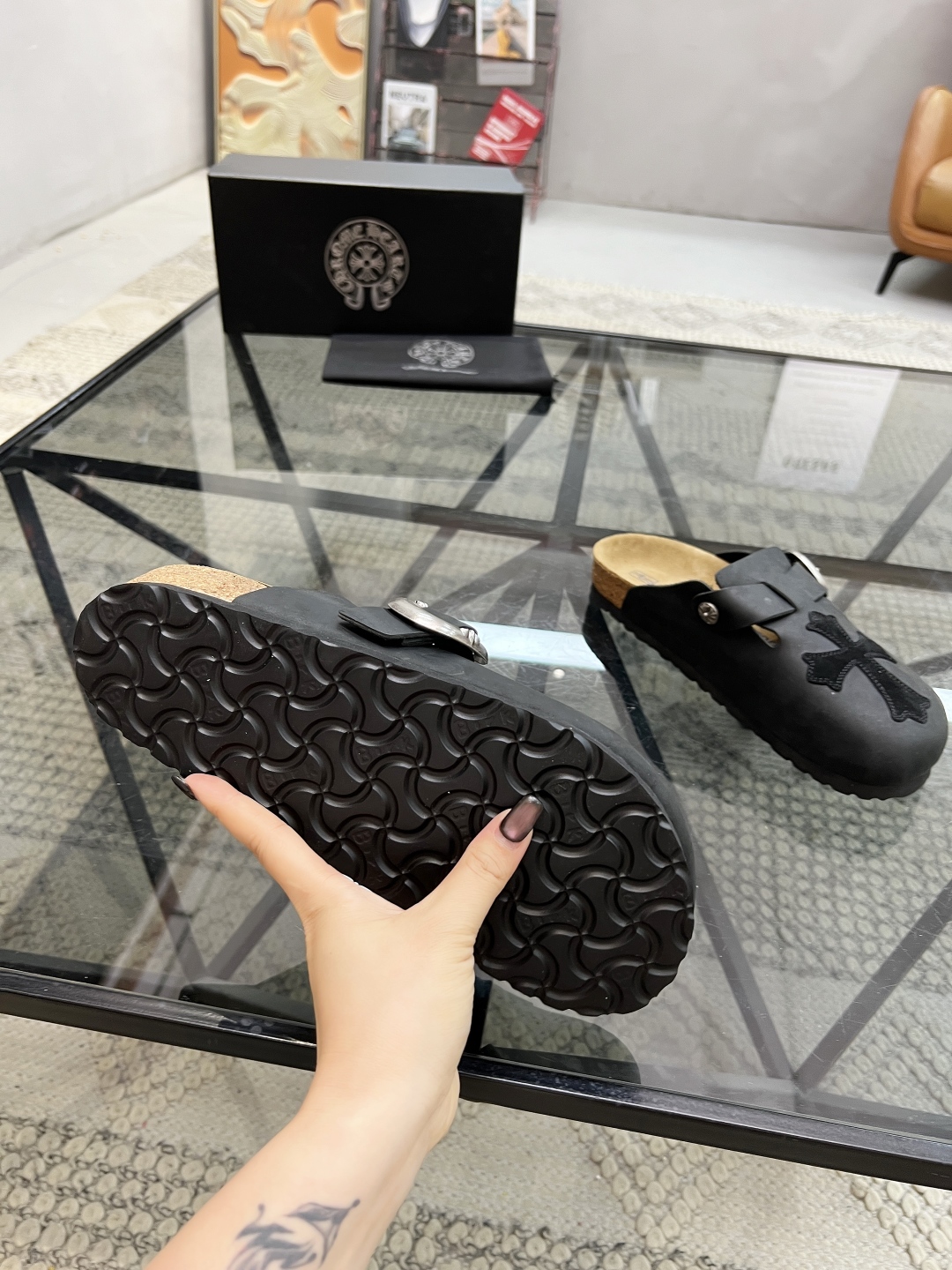  K 🔍顶级代购🇮🇹 克 炸街男神半拖新品拖鞋专柜同步，鞋面意大利进口牛皮面料，高品质拼接色彩工艺，鞋底