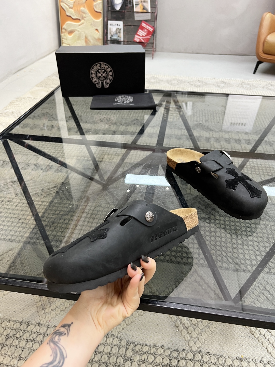  K 🔍顶级代购🇮🇹 克 炸街男神半拖新品拖鞋专柜同步，鞋面意大利进口牛皮面料，高品质拼接色彩工艺，鞋底