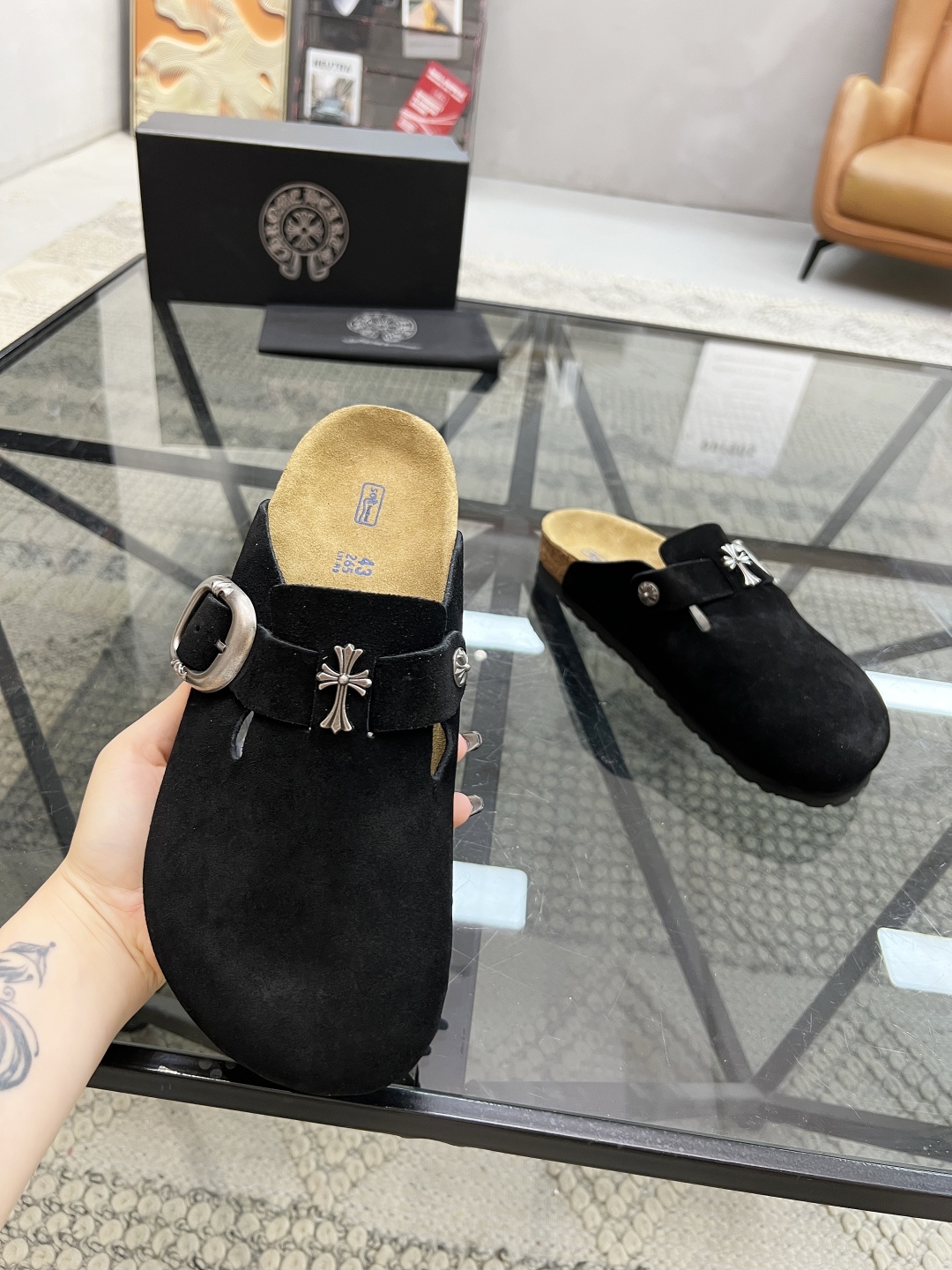 K 🔍顶级代购🇮🇹 克 炸街男神半拖新品拖鞋专柜同步，鞋面意大利进口牛皮面料，高品质拼接色彩工艺，鞋底
