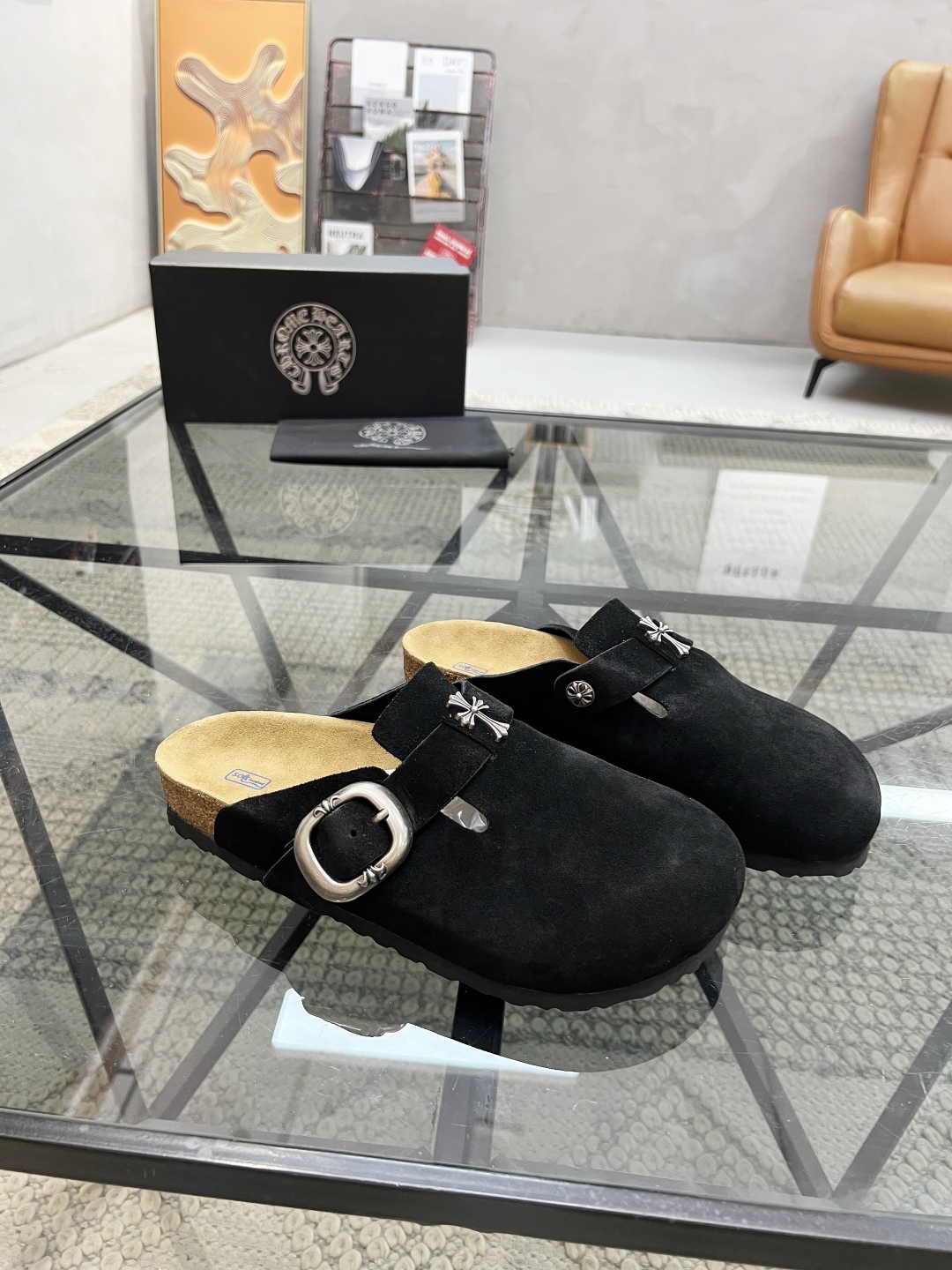  K 🔍顶级代购🇮🇹 克 炸街男神半拖新品拖鞋专柜同步，鞋面意大利进口牛皮面料，高品质拼接色彩工艺，鞋底