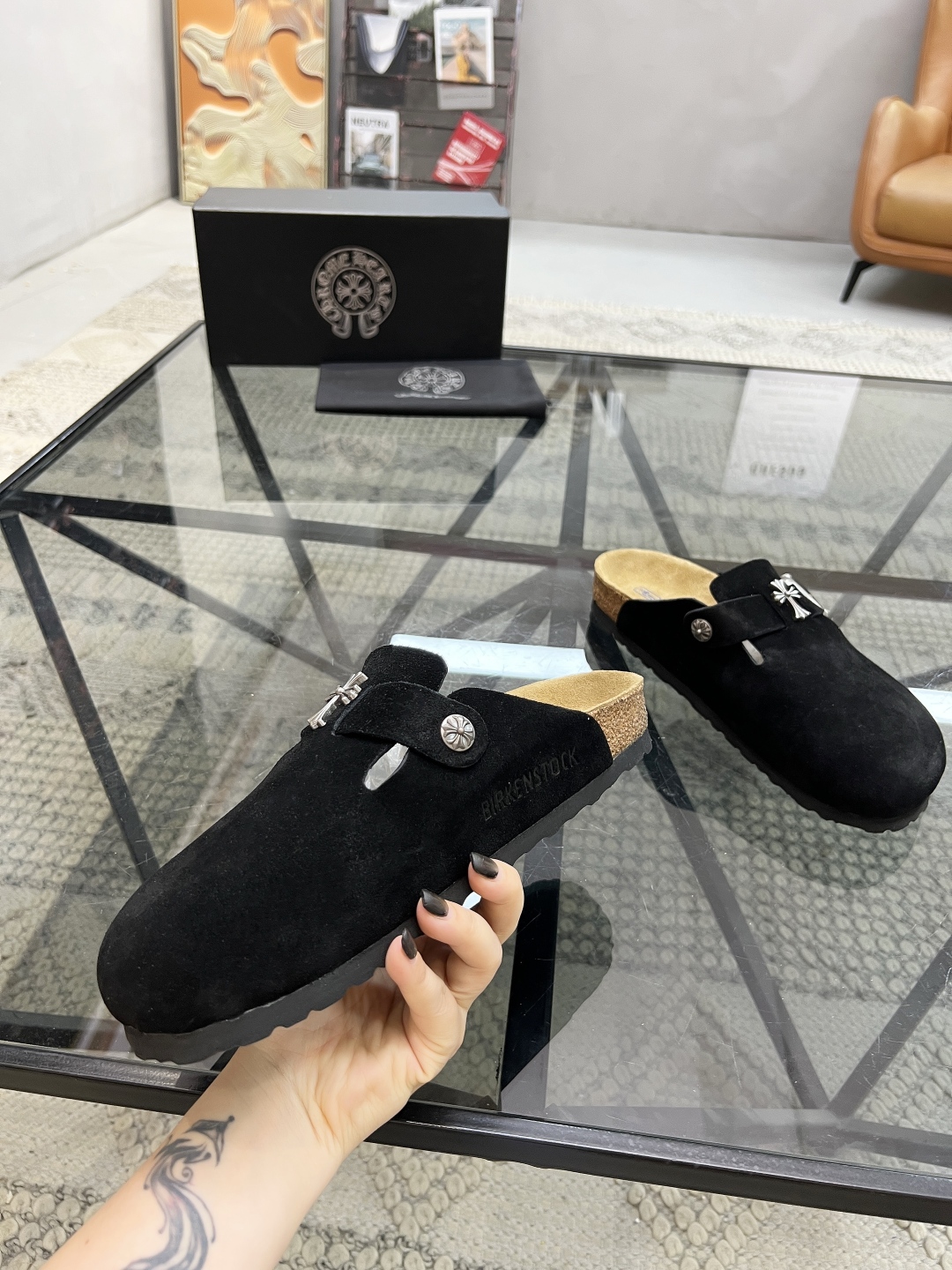  K 🔍顶级代购🇮🇹 克 炸街男神半拖新品拖鞋专柜同步，鞋面意大利进口牛皮面料，高品质拼接色彩工艺，鞋底