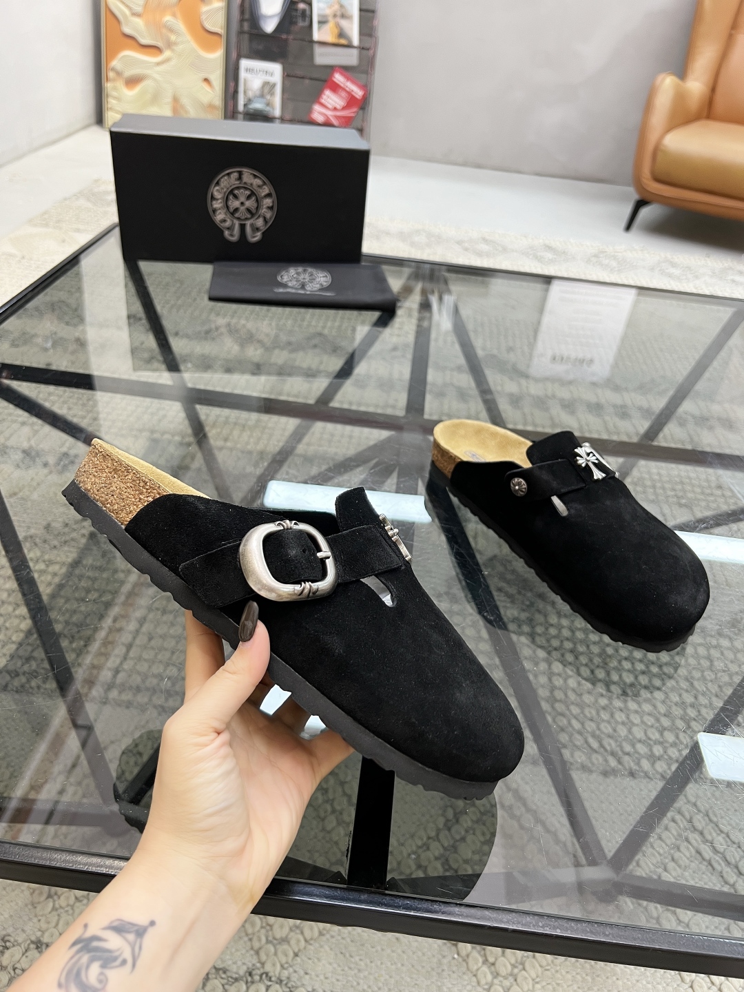  K 🔍顶级代购🇮🇹 克 炸街男神半拖新品拖鞋专柜同步，鞋面意大利进口牛皮面料，高品质拼接色彩工艺，鞋底