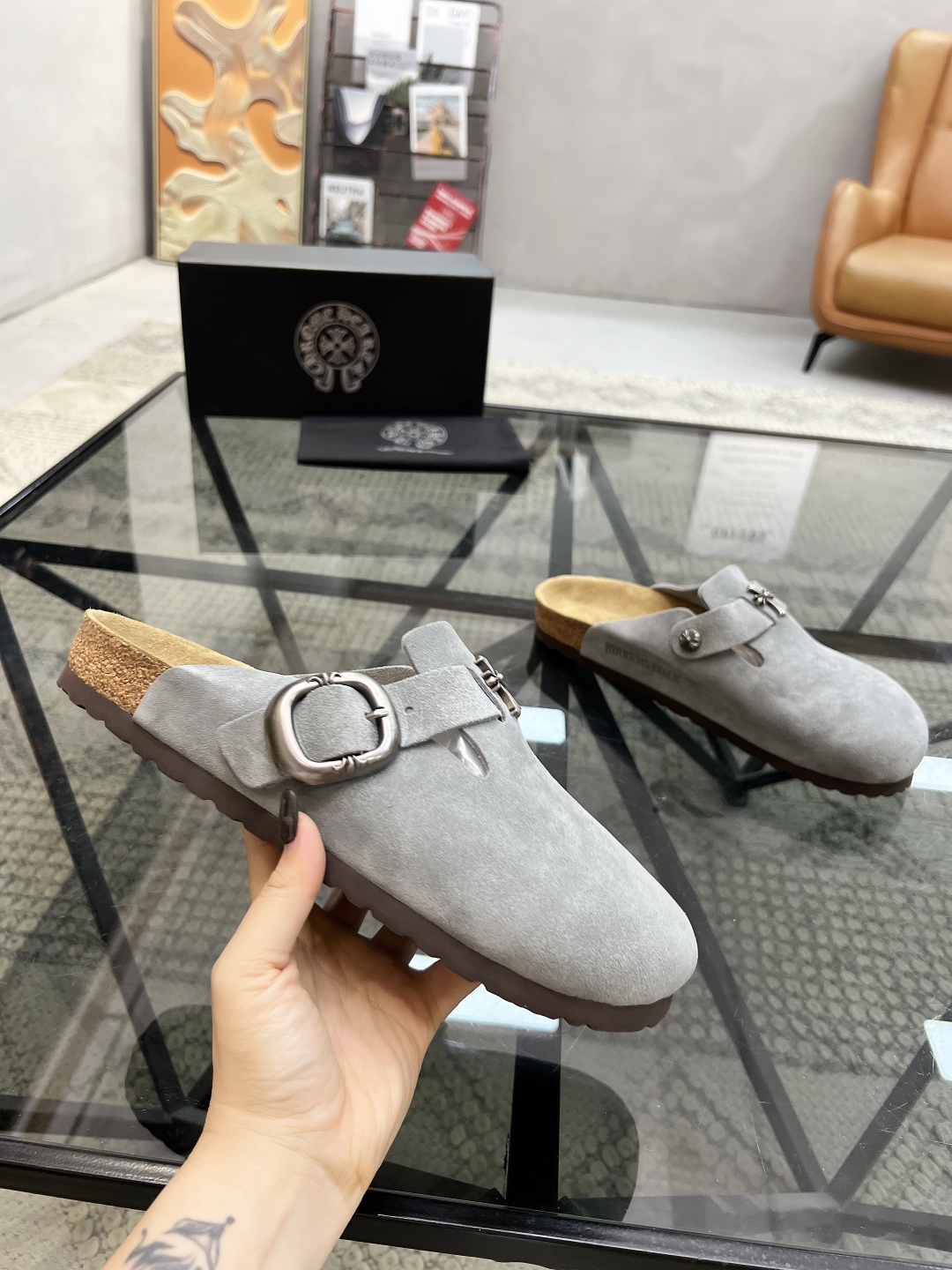  K 🔍顶级代购🇮🇹 克 炸街男神半拖新品拖鞋专柜同步，鞋面意大利进口牛皮面料，高品质拼接色彩工艺，鞋底