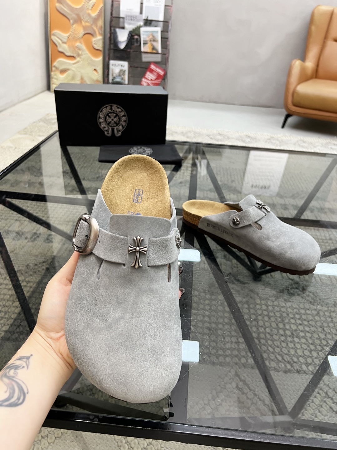  K 🔍顶级代购🇮🇹 克 炸街男神半拖新品拖鞋专柜同步，鞋面意大利进口牛皮面料，高品质拼接色彩工艺，鞋底