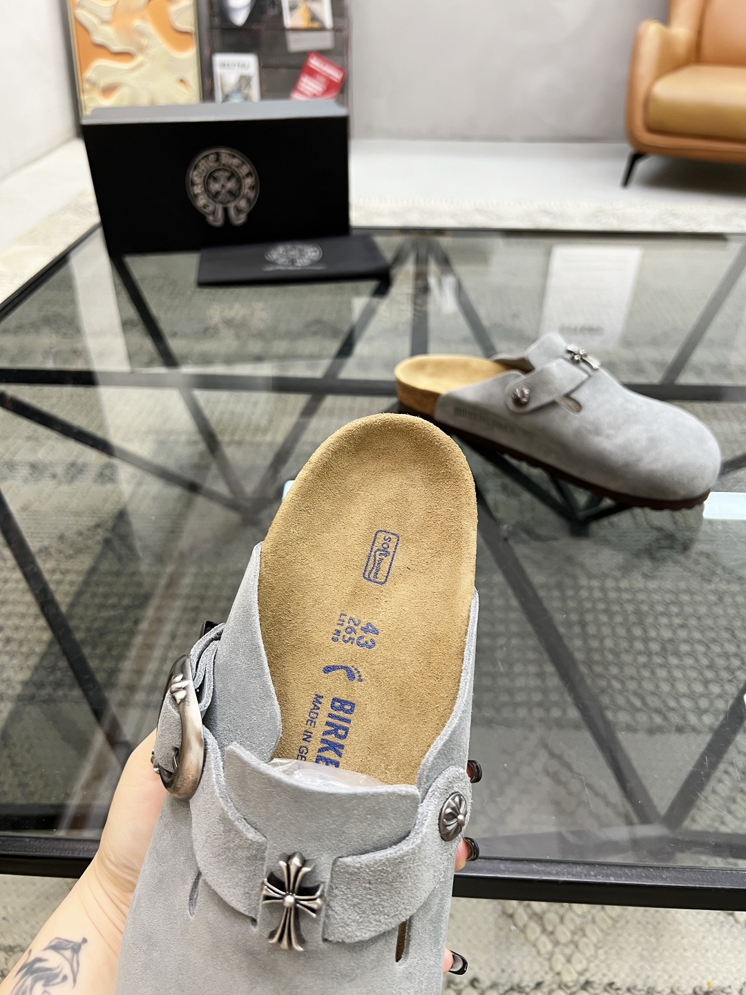  K 🔍顶级代购🇮🇹 克 炸街男神半拖新品拖鞋专柜同步，鞋面意大利进口牛皮面料，高品质拼接色彩工艺，鞋底